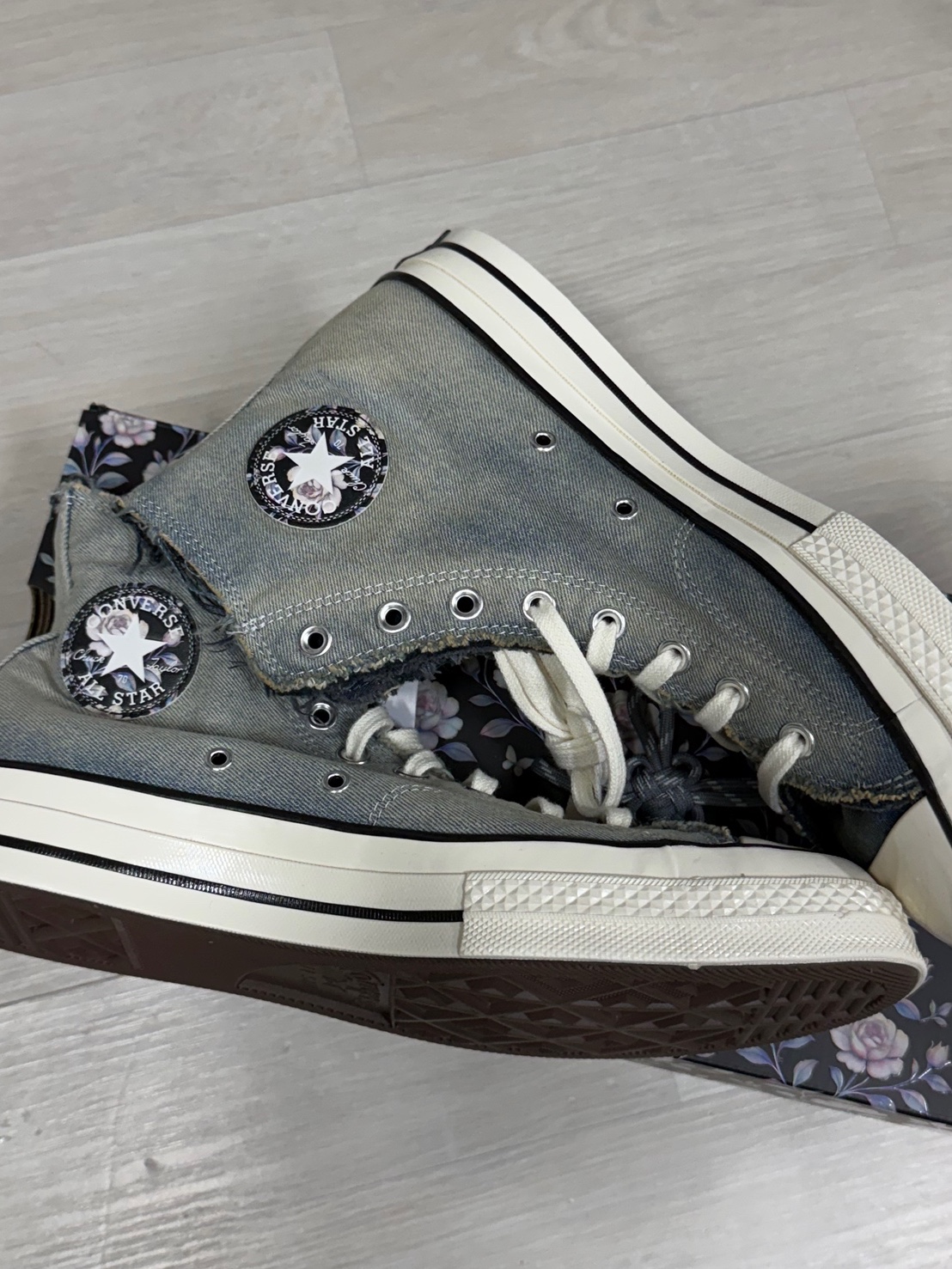 Converse Chuck 70 Fade denim 착용 스타일 - 2