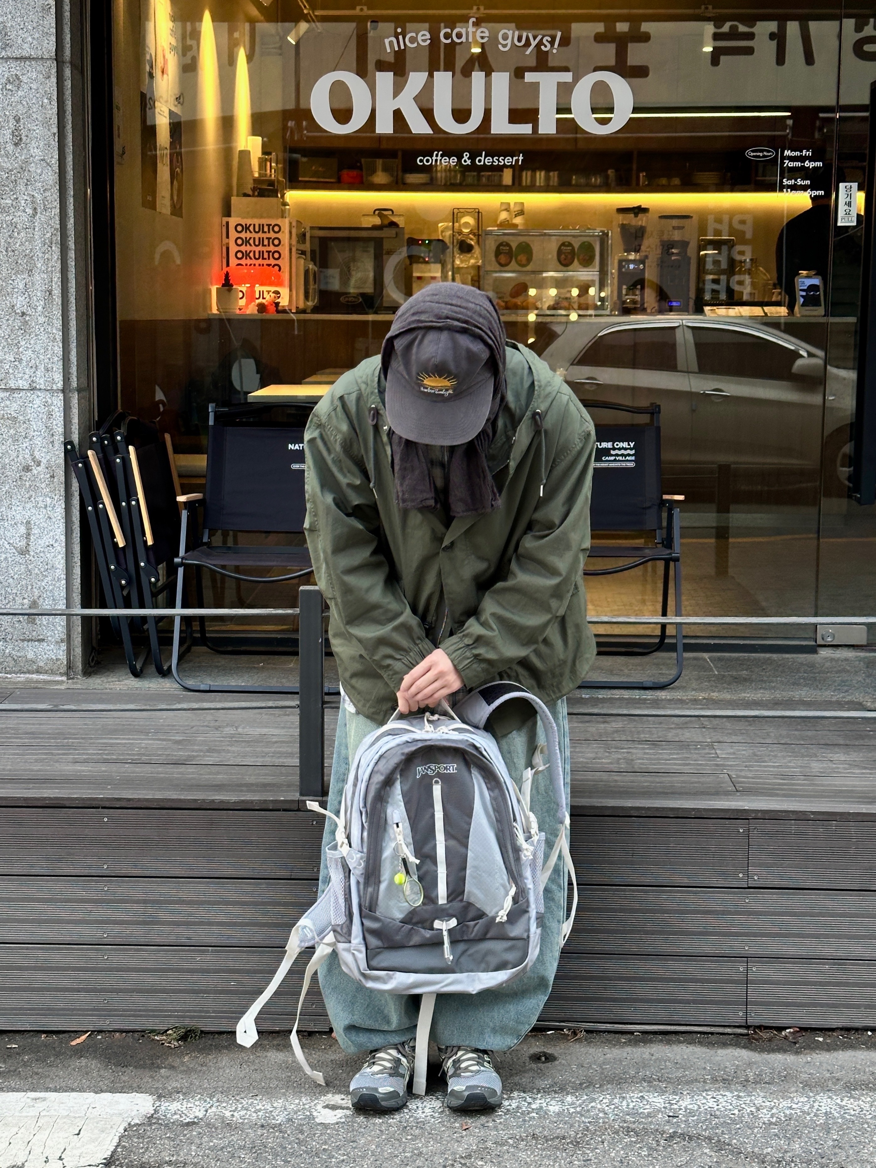 Asics Gel-DS Trainer 14 Truffle Grey Pure Silver, Jansport Odyssey Backpack Grounded Grey 착용 스타일 - 5