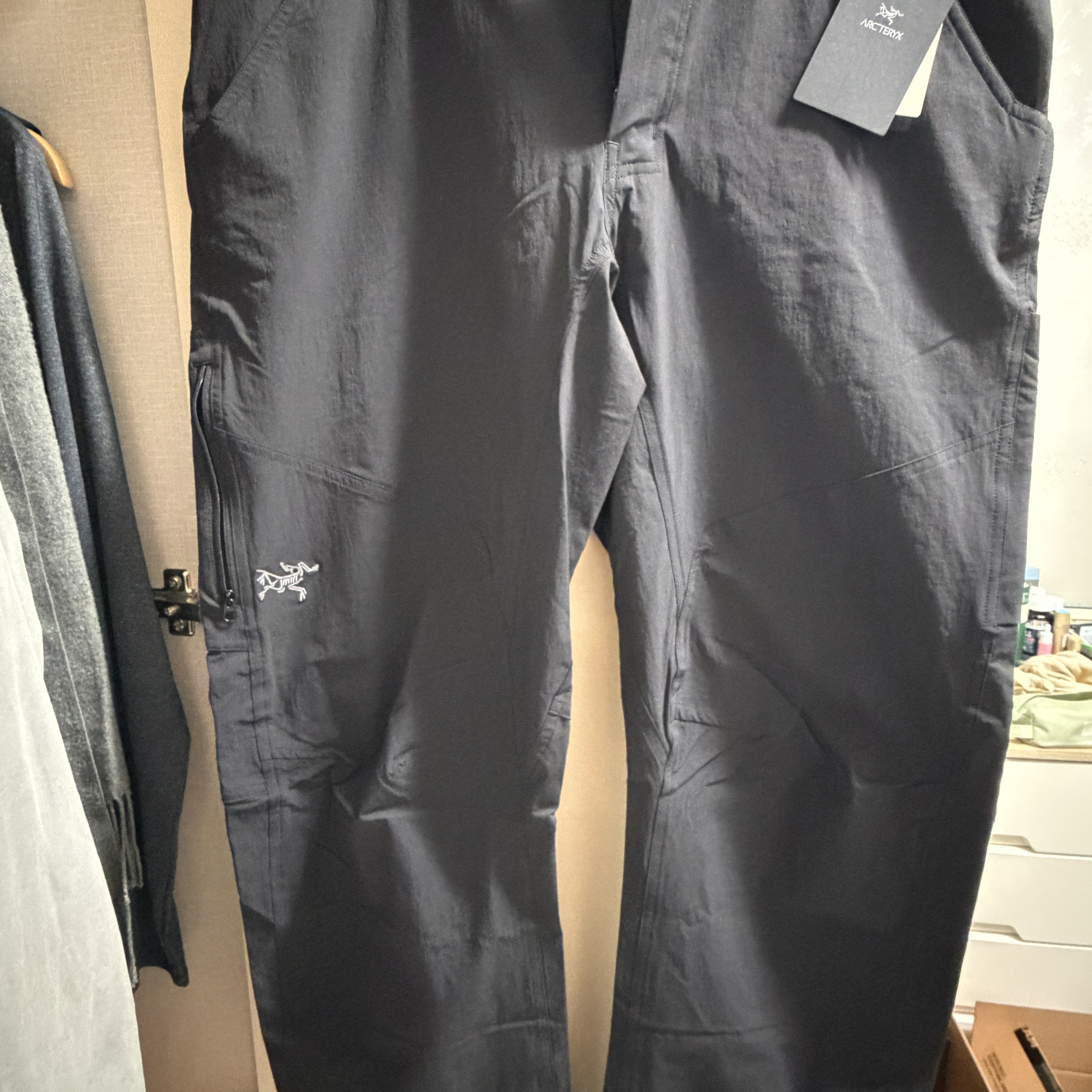 Arc'teryx Cronin Pants Black 착용 스타일