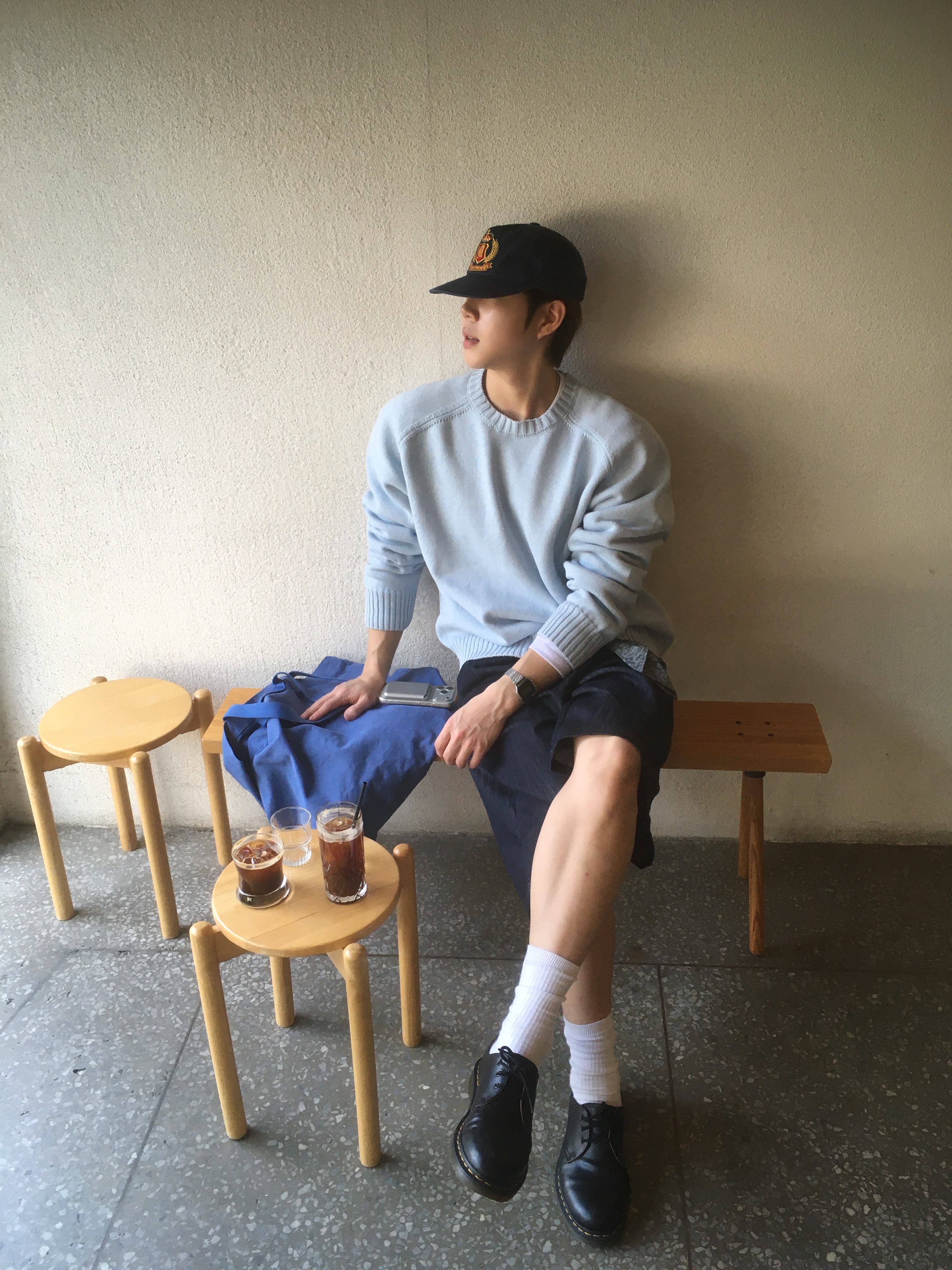 Millo Archive French Dyeing Tote Bag Pastel Blue, Dr. Martens 1461 Smooth Black 착용 스타일 - 3