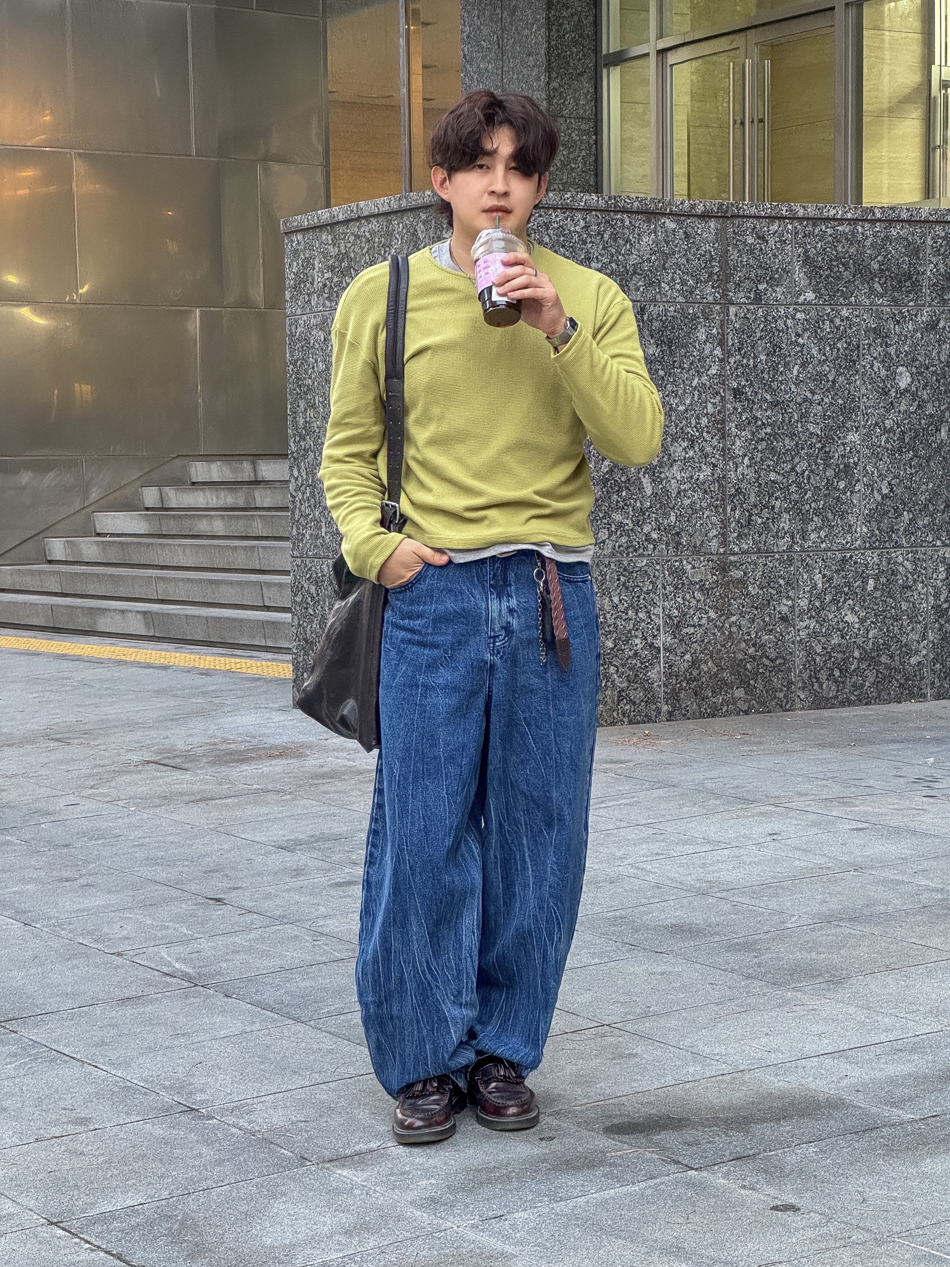 Lemaire Lux Leather Belted Hobo Bag Paper Dark Chocolate, Dr. Martens Adrian Arcadia Leather Loafers Cherry Red 착용 스타일 - 1