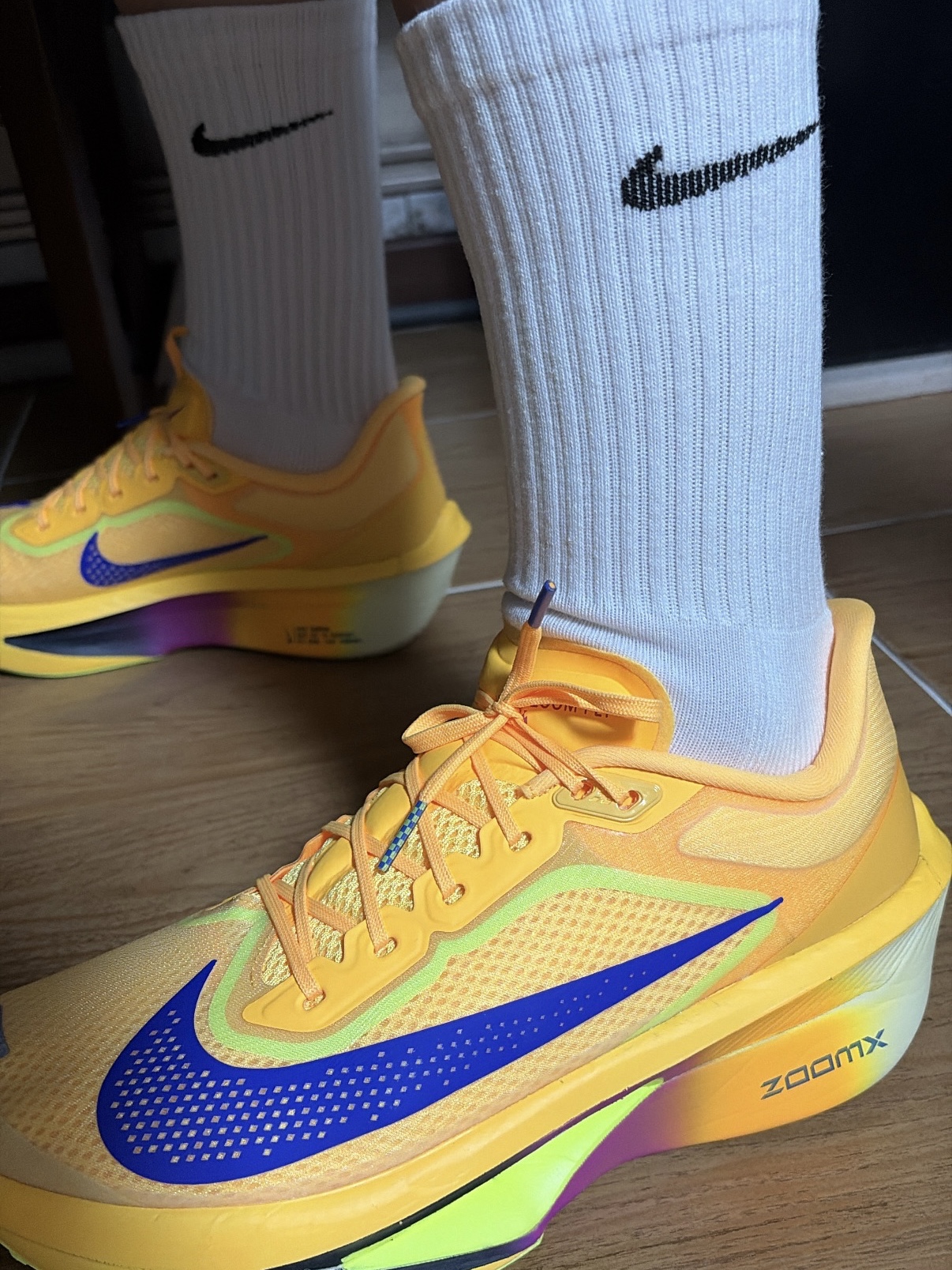 Nike Zoom Fly 6 Citron Pulse Indigo Burst, Nike Everyday Lightweight Training Crew Socks White (3 Pack/Korean Ver.) 착용 스타일 - 1