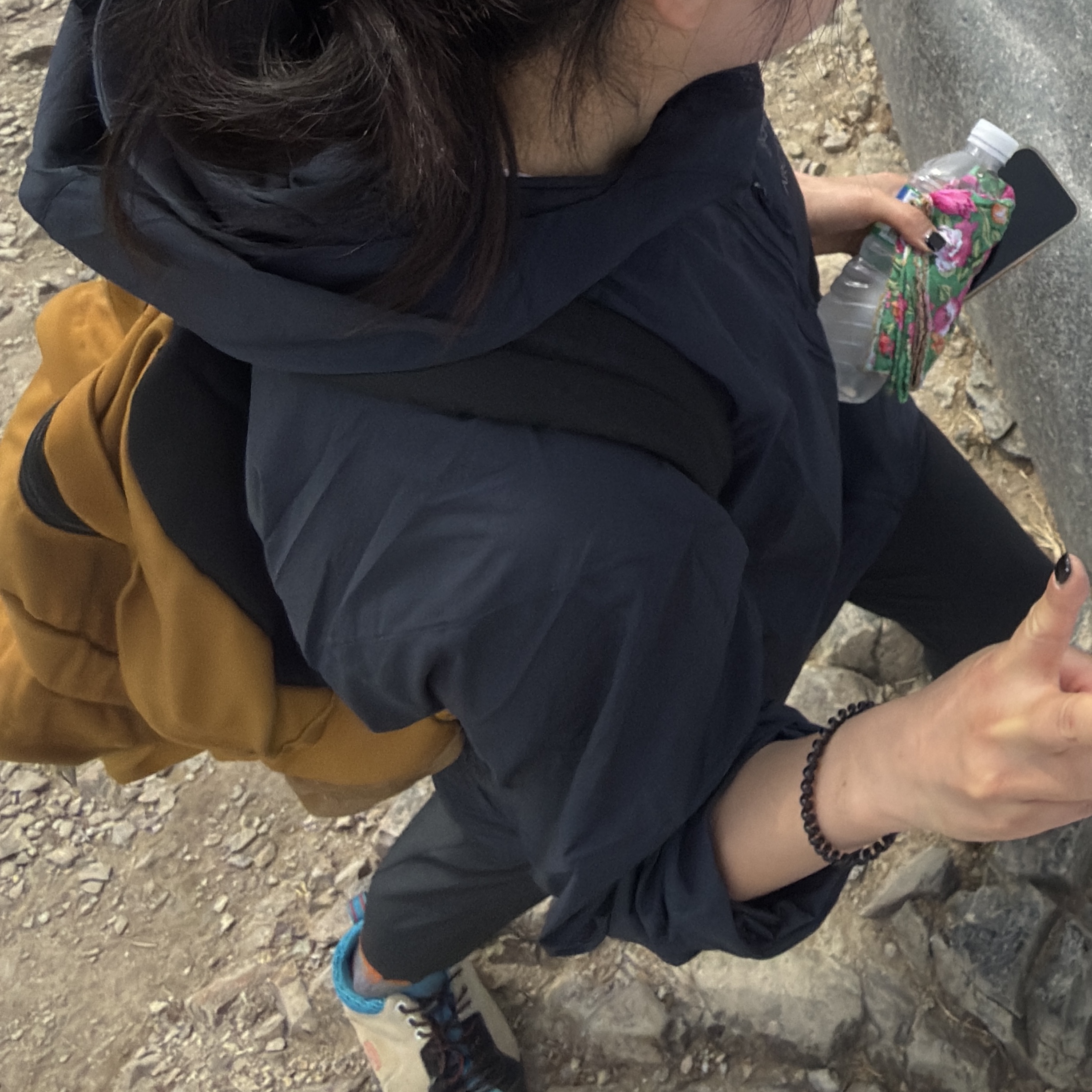 Arc'teryx Squamish Hoody Black Sapphire 착용 스타일