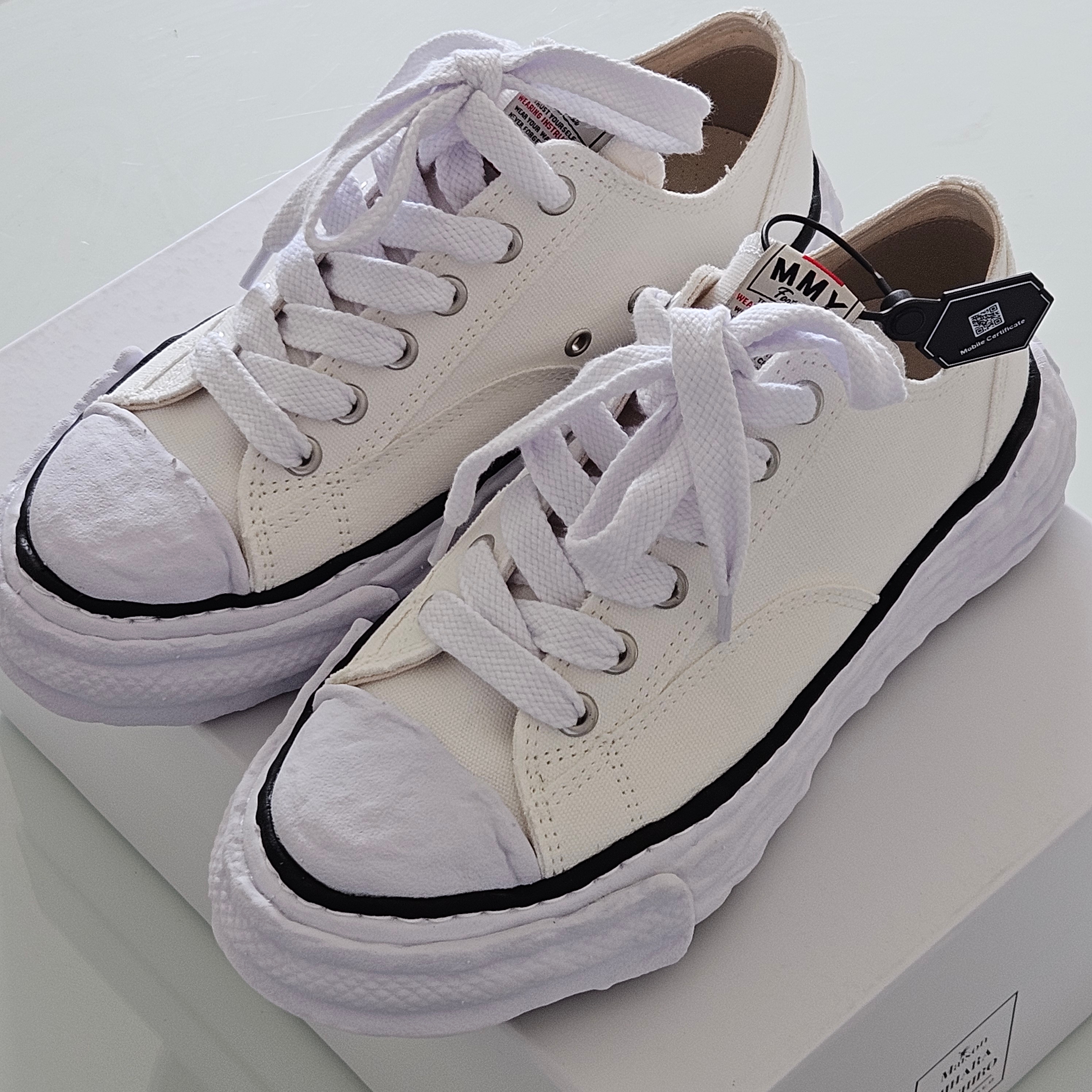 Maison Mihara Yasuhiro Peterson23 OG Sole Canvas Low-top Sneakers White 착용 스타일 - 2
