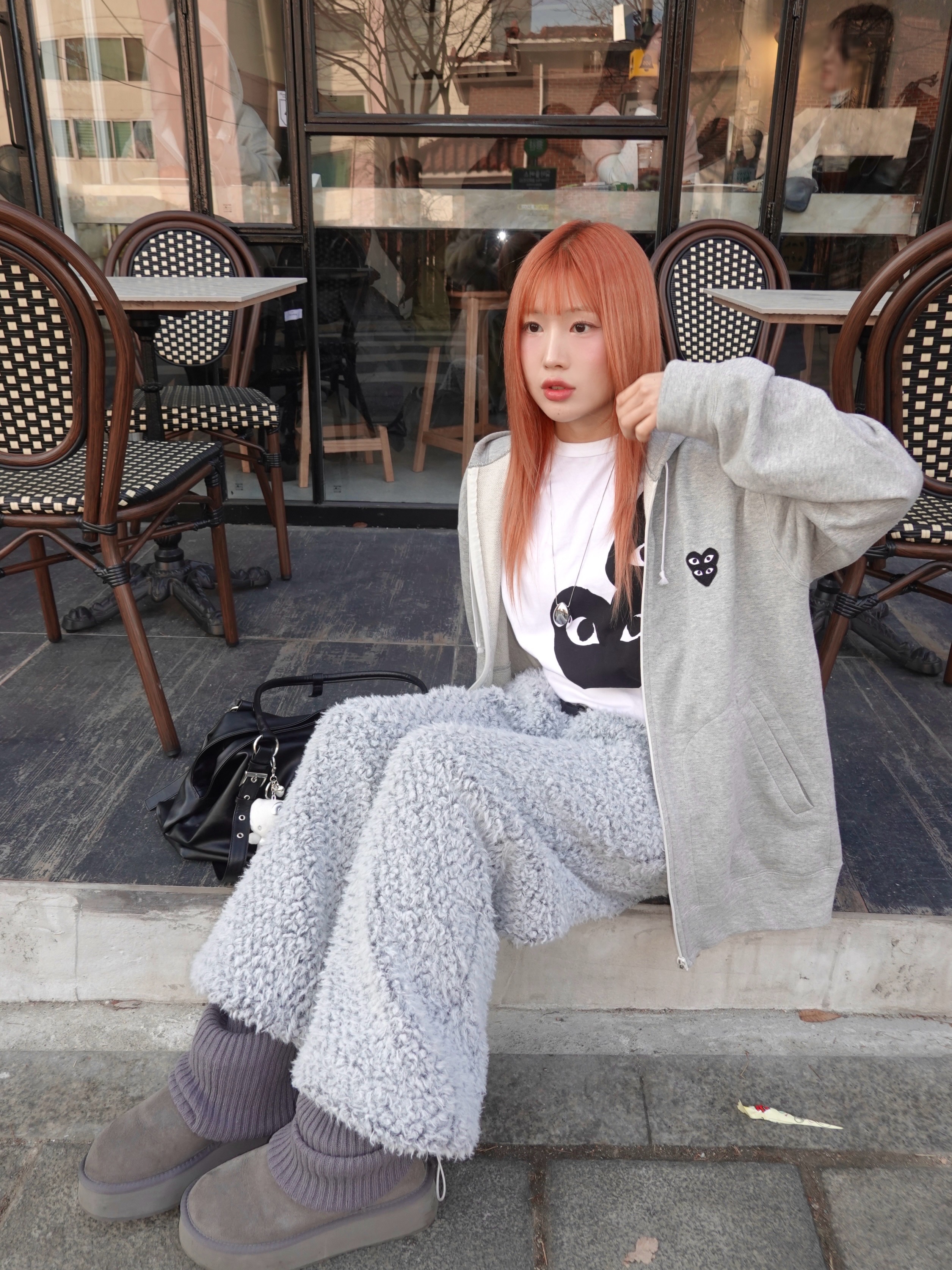 Play Comme des Garcons Double Black Heart T-Shirt White 착용 스타일 - 3