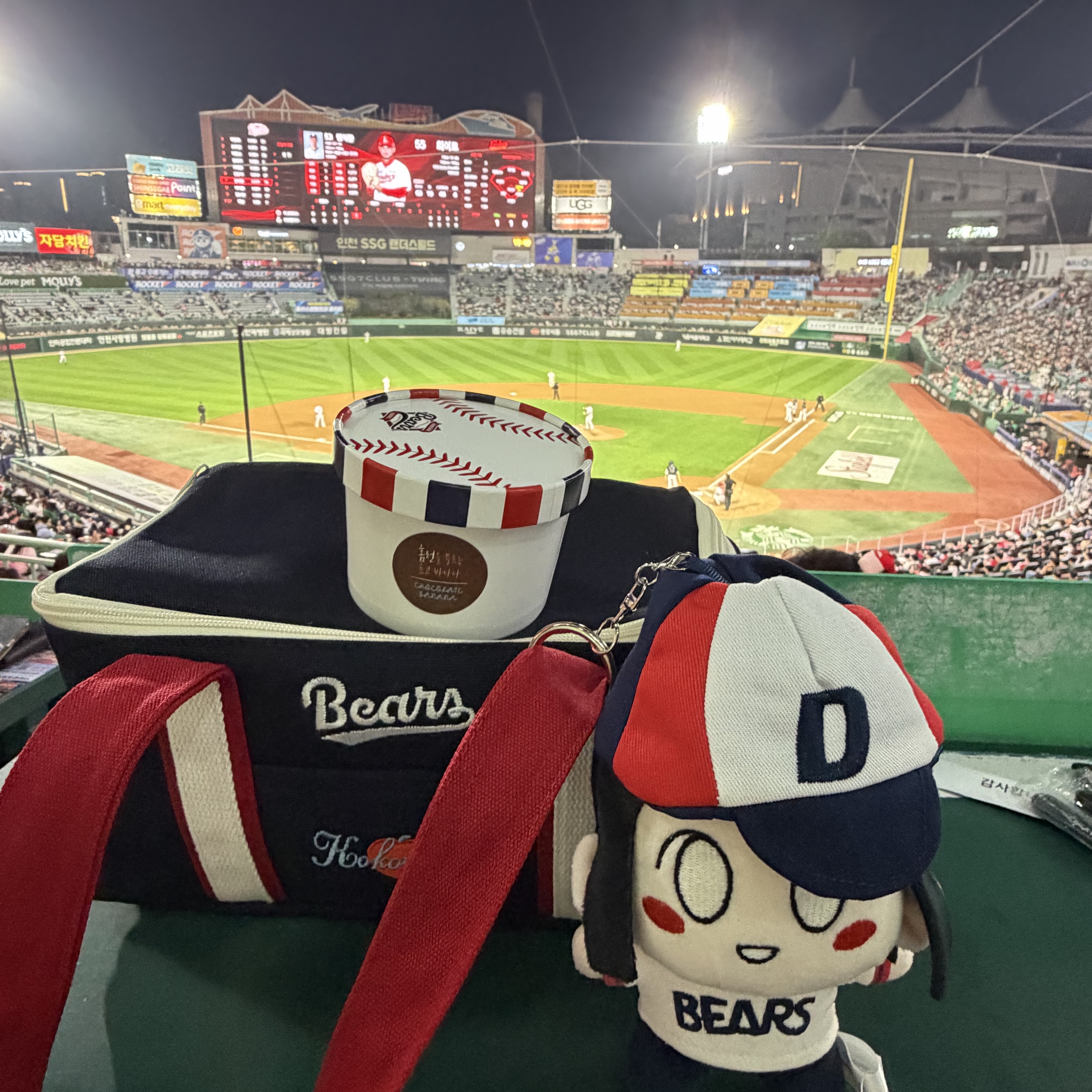 [KREAM 단독] Doosan Bears x Kokorokara Hustle Pudding 2pcs & Kokoro Bear Keyring & Cooler Bag Full Set 착용 스타일