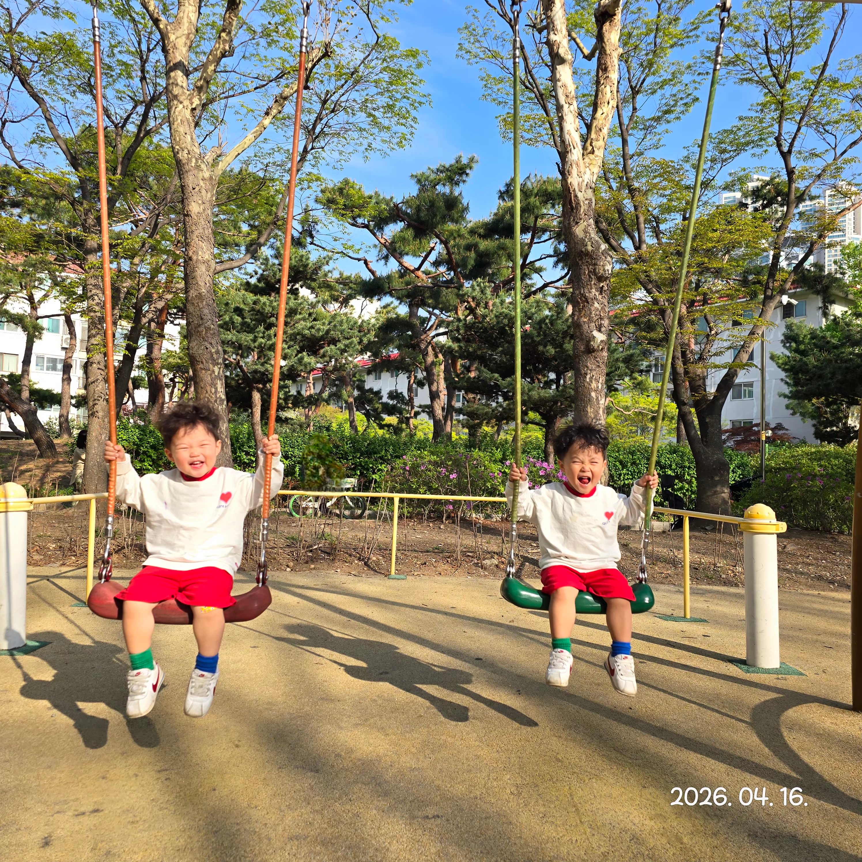Supreme x Y's by Yohji Yamamoto Star T-Shirt White - 25FW, Nike x Stussy Water Shorts Habanero Red 착용 스타일 - 2