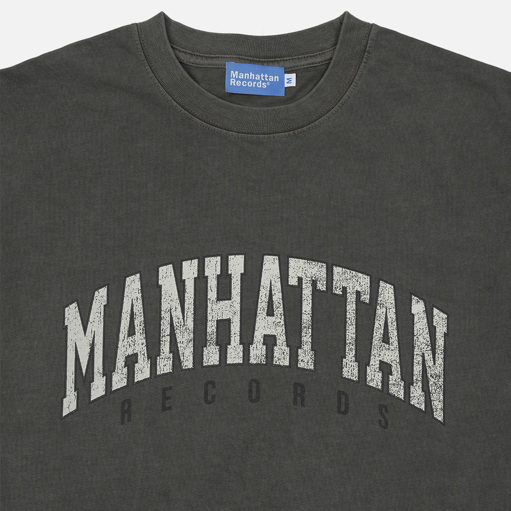 맨하탄 레코즈 피그먼트 아치 로고 티 - 올리브(Manhattan Records Pigment Arch Logo Tee - Olive) - 4