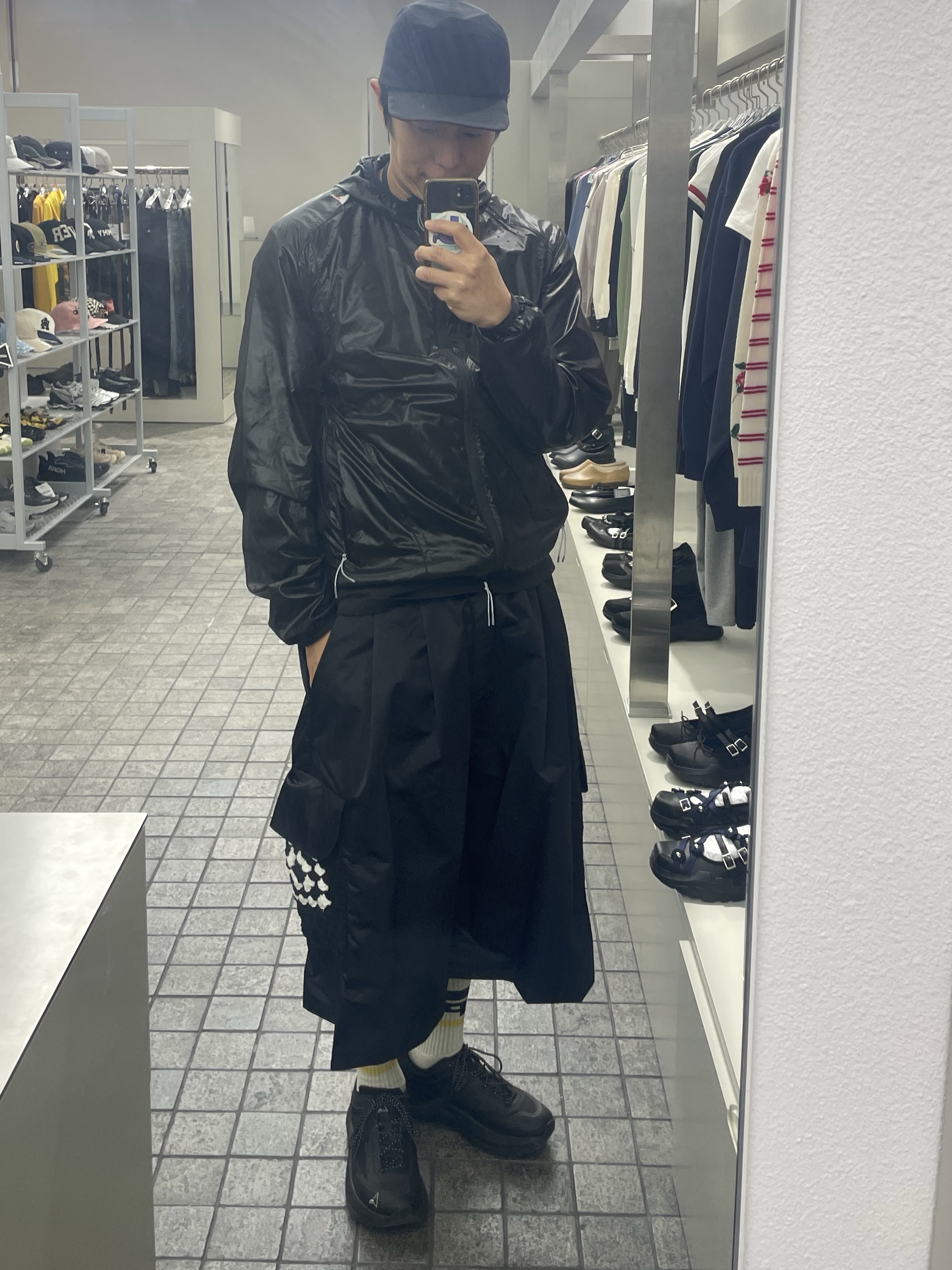 ROA Hue Packable Wind Jacket Black - 26SS, Goldwin Sheer Nylon Cap Black - 26SS 착용 스타일