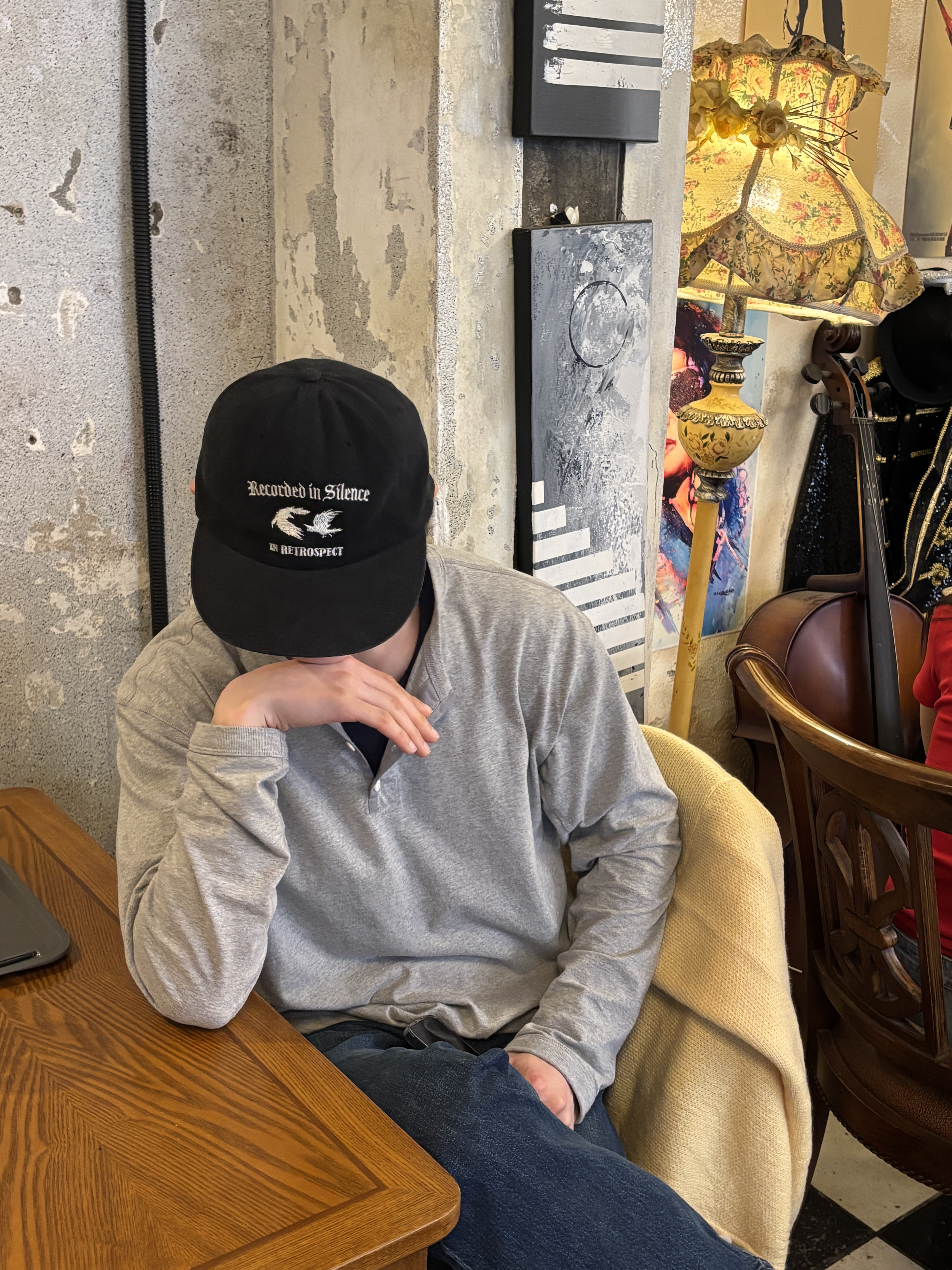 CHOWOO Comfort 3-Button Henley Neck Gray, CHOWOO Washed Crows Cap Washed Black 착용 스타일 - 3