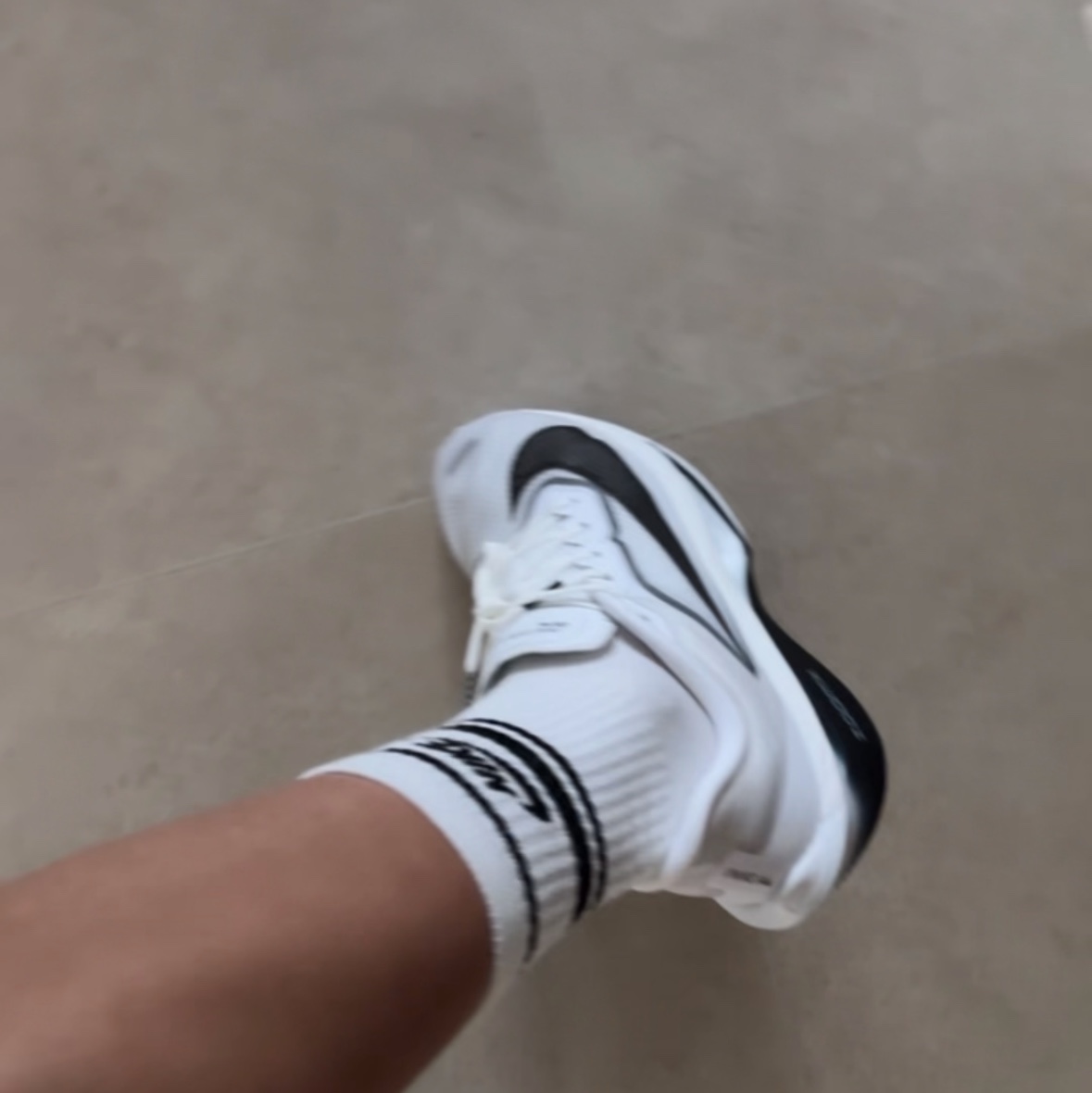 Nike Zoom Fly 6 White Smoke Grey 착용 스타일 - 5