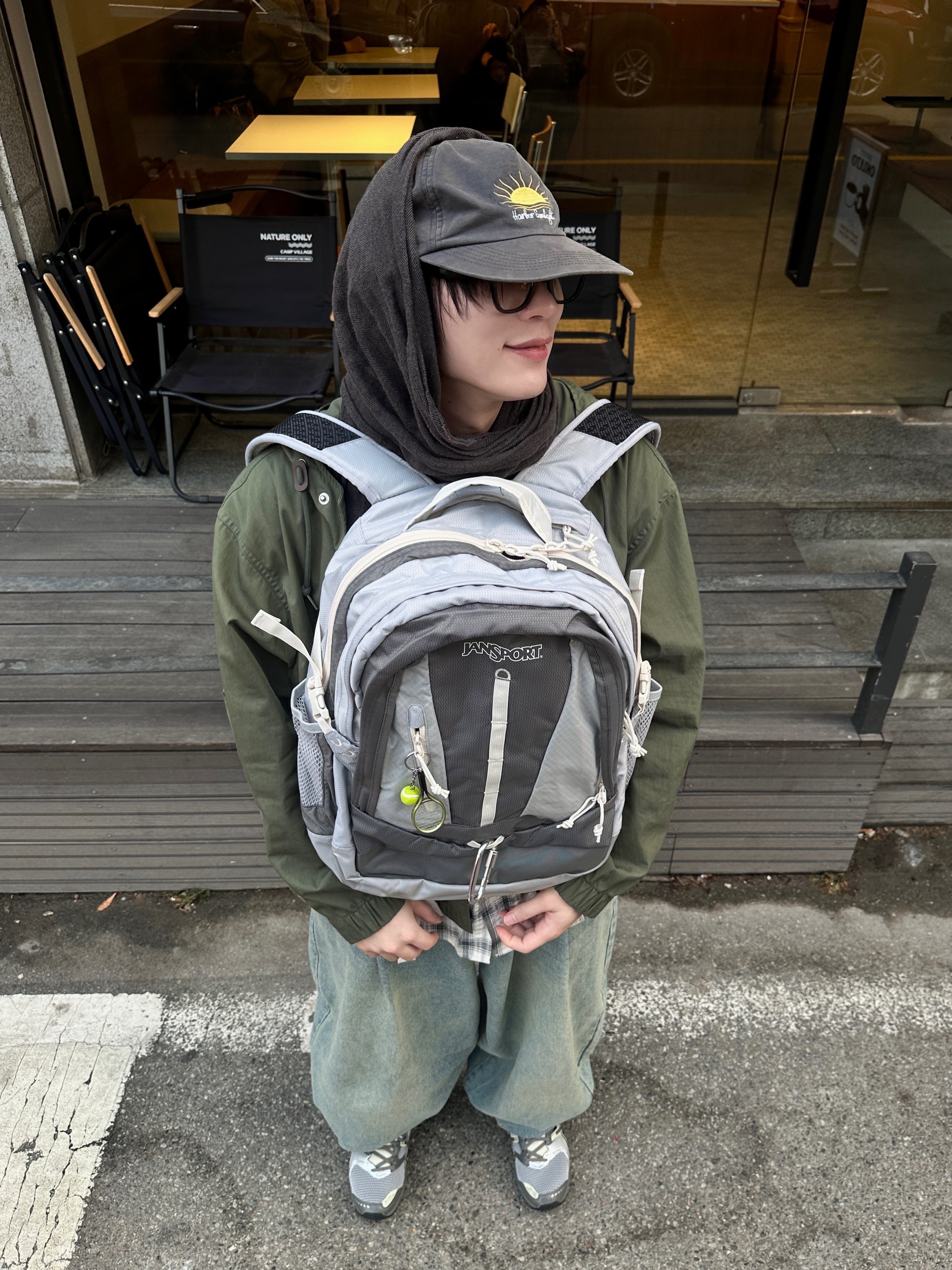 Asics Gel-DS Trainer 14 Truffle Grey Pure Silver, Jansport Odyssey Backpack Grounded Grey 착용 스타일 - 6
