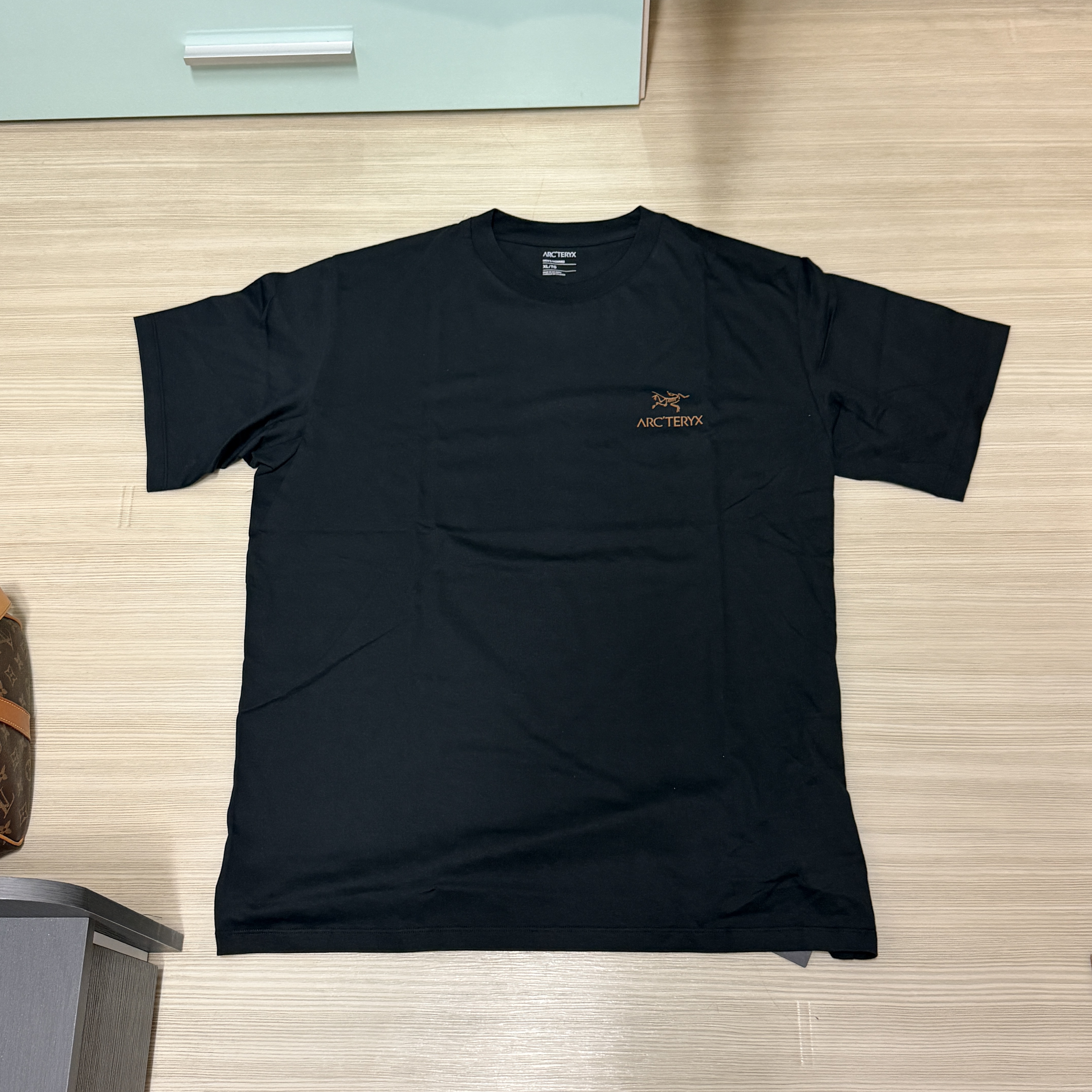 Arc'teryx Kragg SL Cotton Bird Word SS T-Shirt 24K Black 착용 스타일