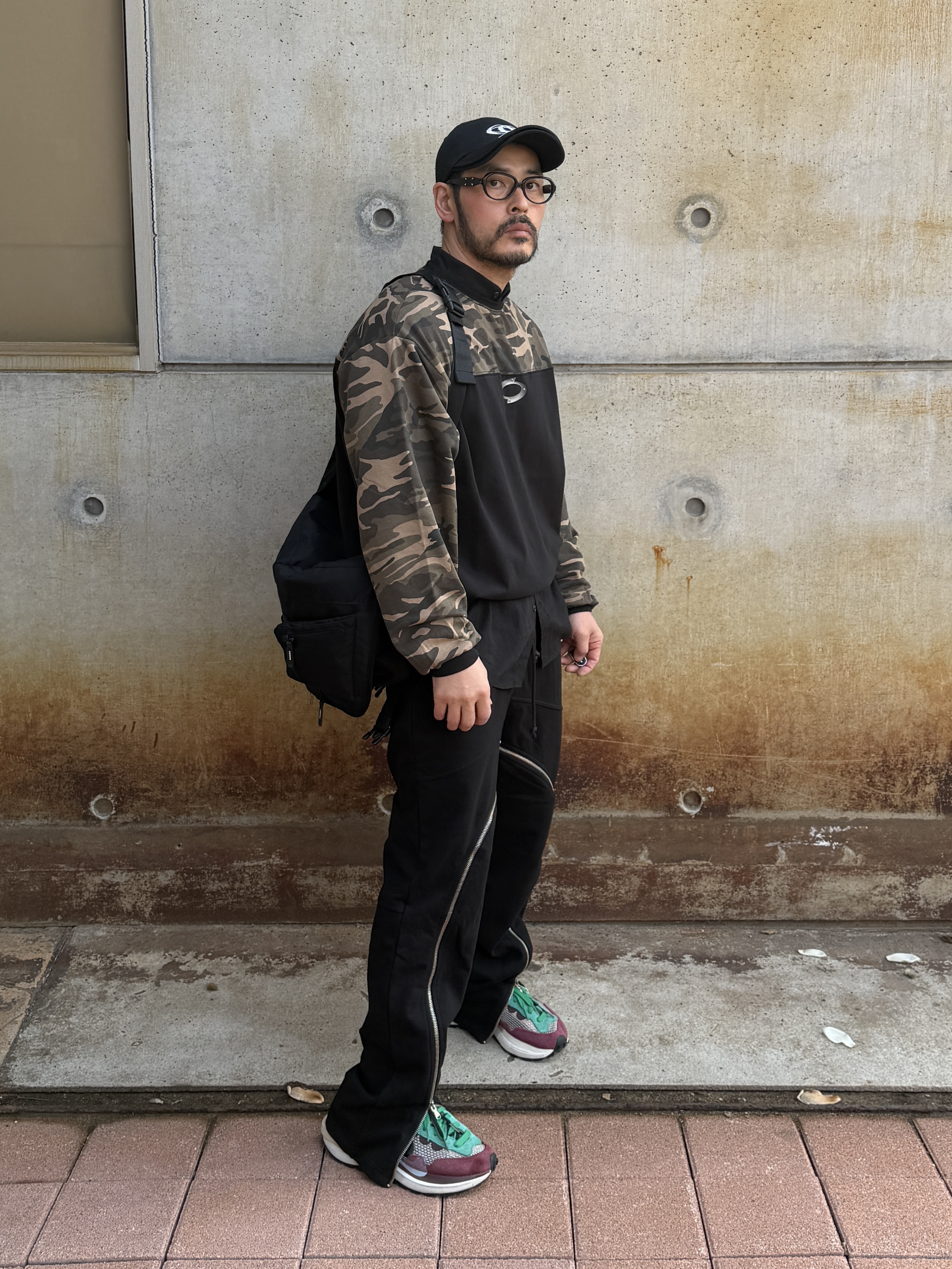 Nike x Sacai VaporWaffle String & Black Villain Red 착용 스타일 - 2