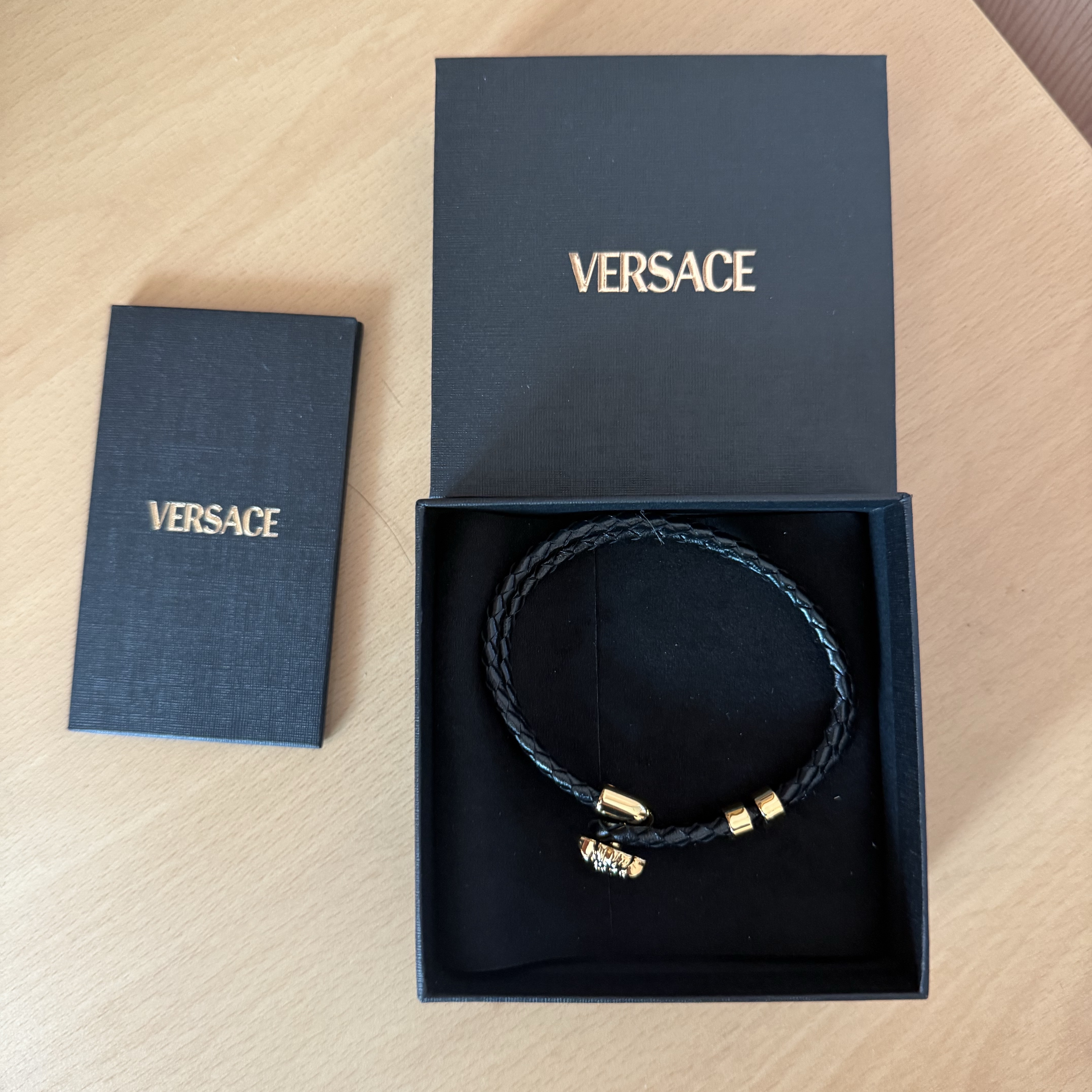 Versace Medusa Braided Leather Bracelet Gold 착용 스타일