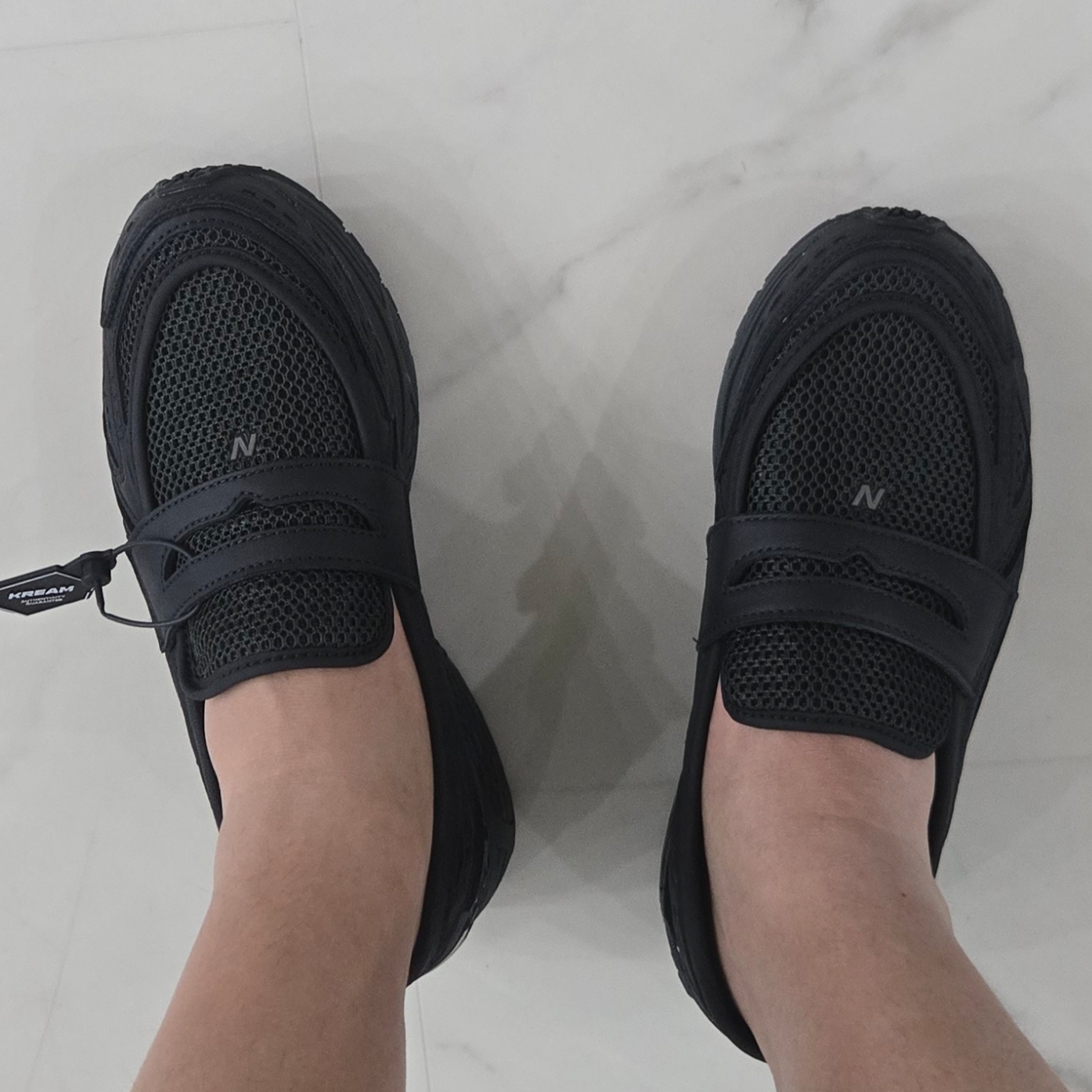New Balance 1906L Black Top Phantom 착용 스타일