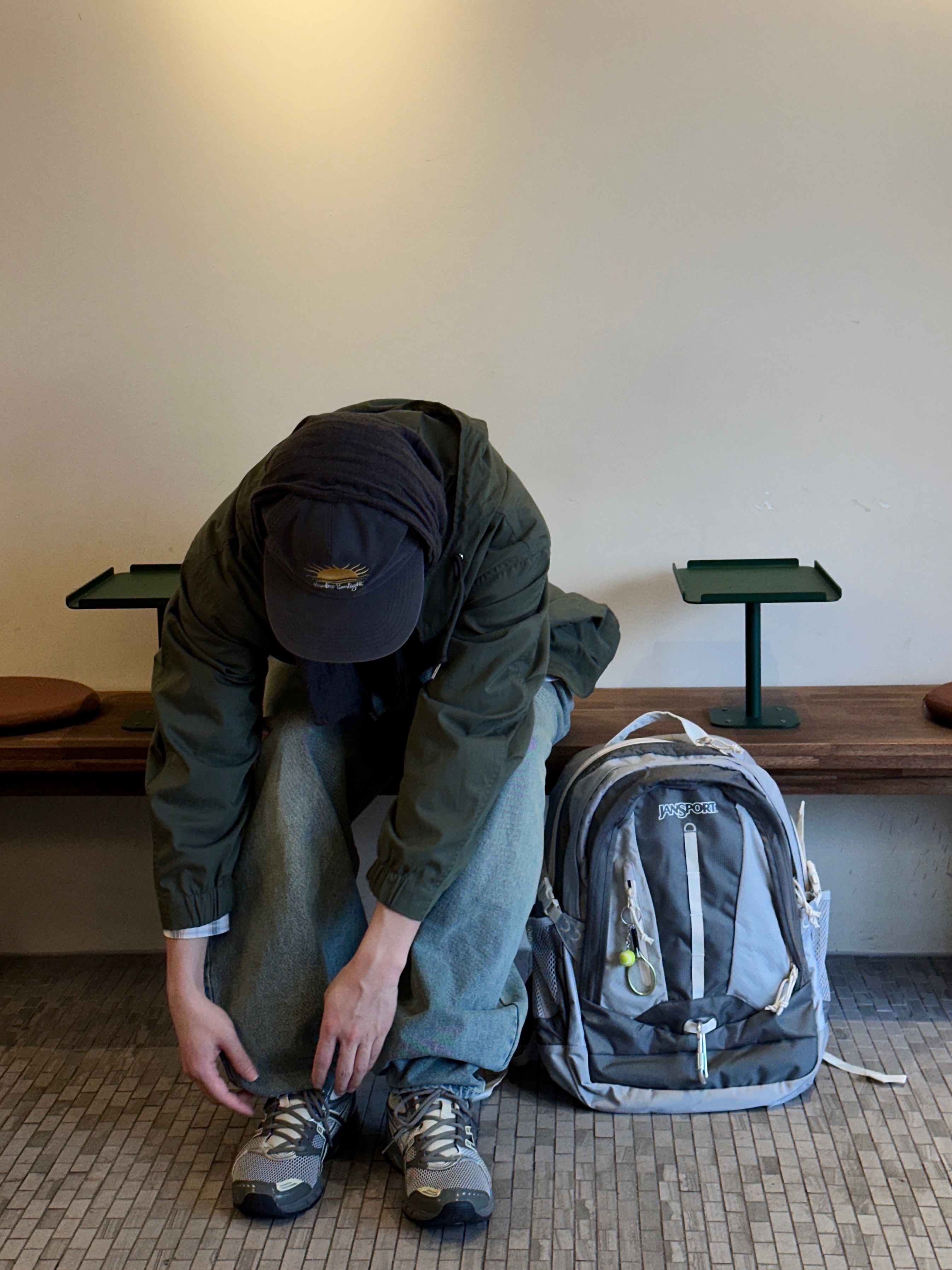Asics Gel-DS Trainer 14 Truffle Grey Pure Silver, Jansport Odyssey Backpack Grounded Grey 착용 스타일 - 1