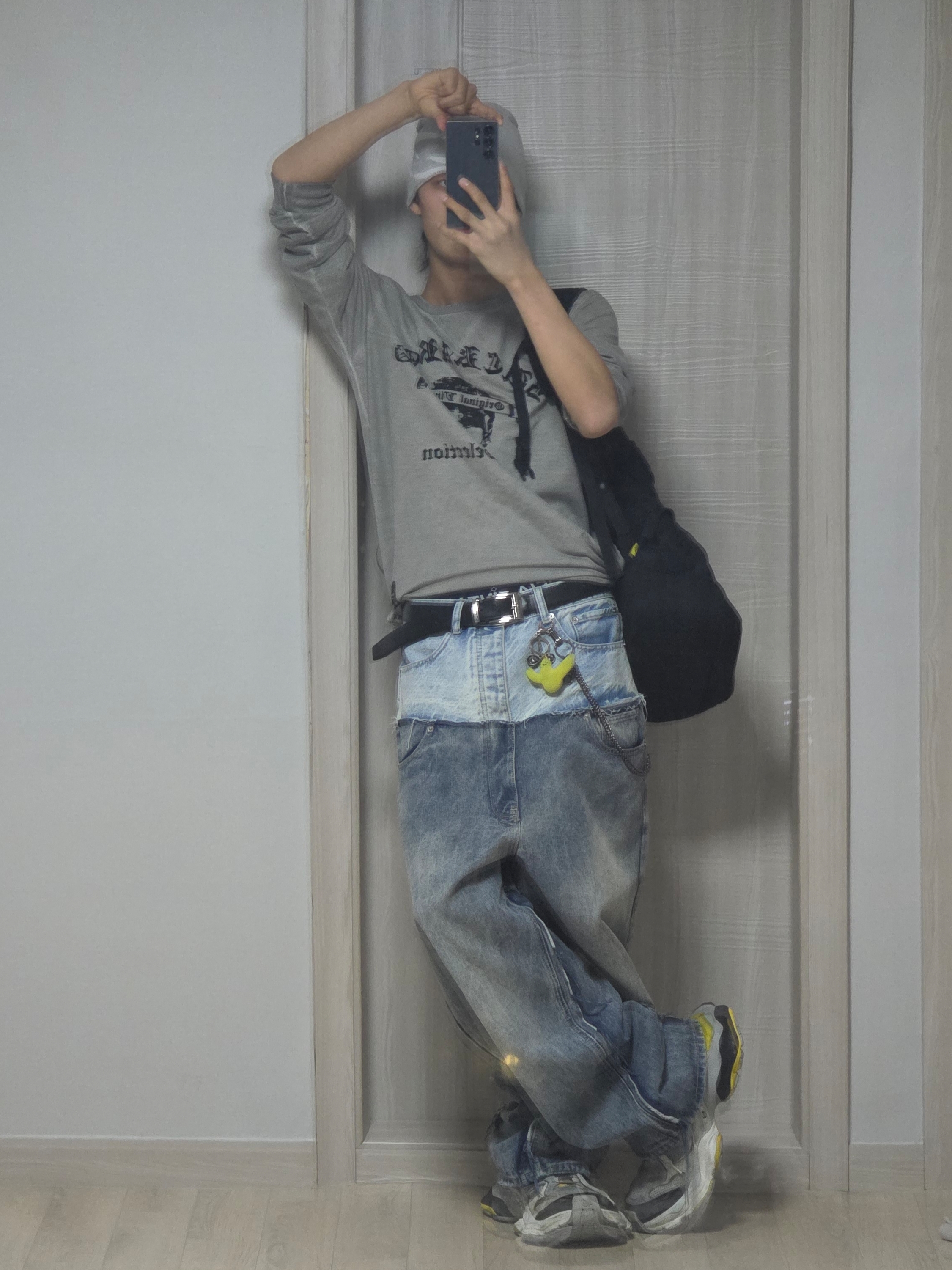 Balenciaga Up Baggy Pants Blue, Balenciaga Cargo Sneakers Grey Black Yellow 착용 스타일 - 1