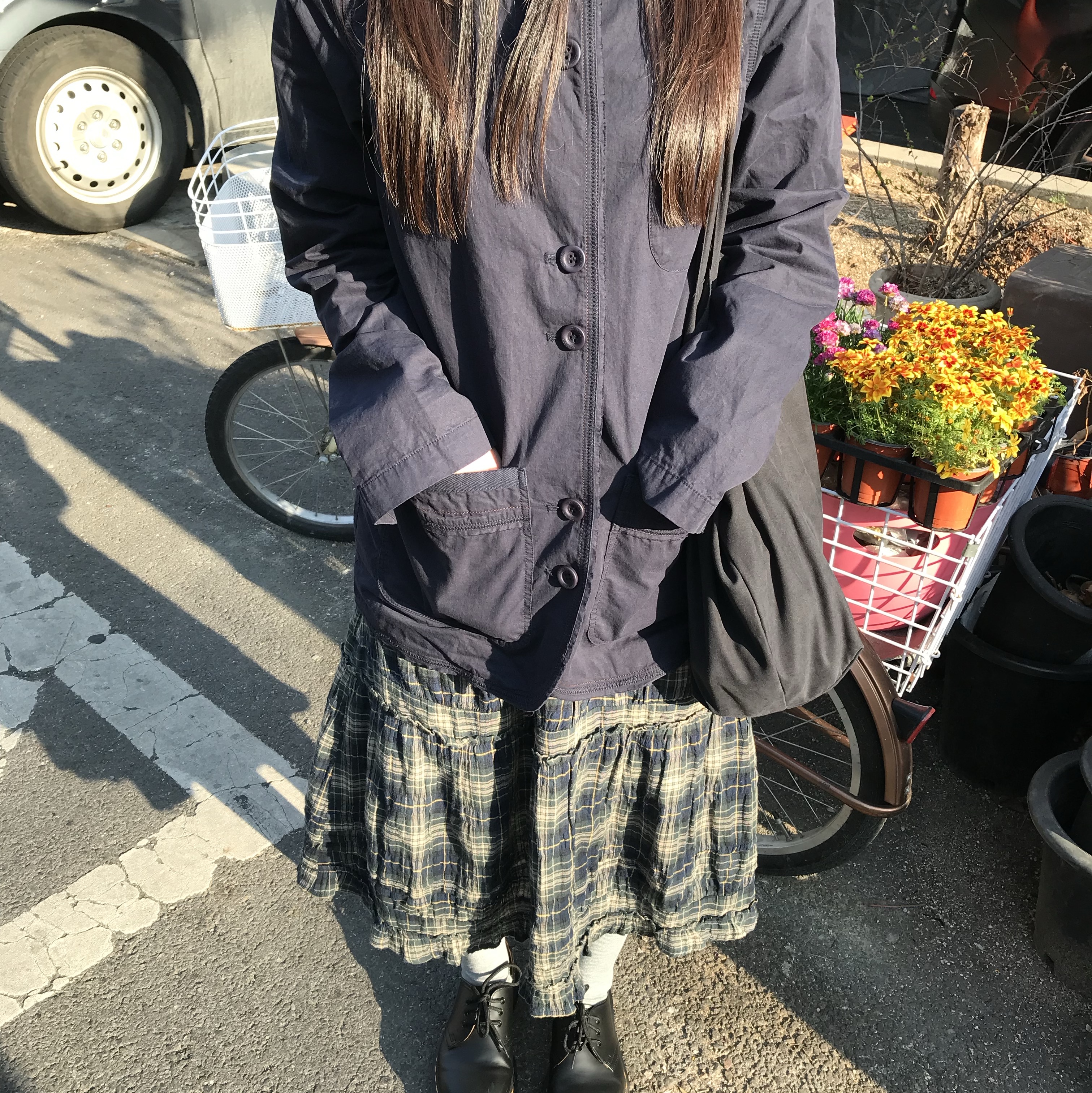 COYSEIO Raw Edge Cotton Jacket Navy, COYSEIO Shirring Midi Skirt Check 착용 스타일
