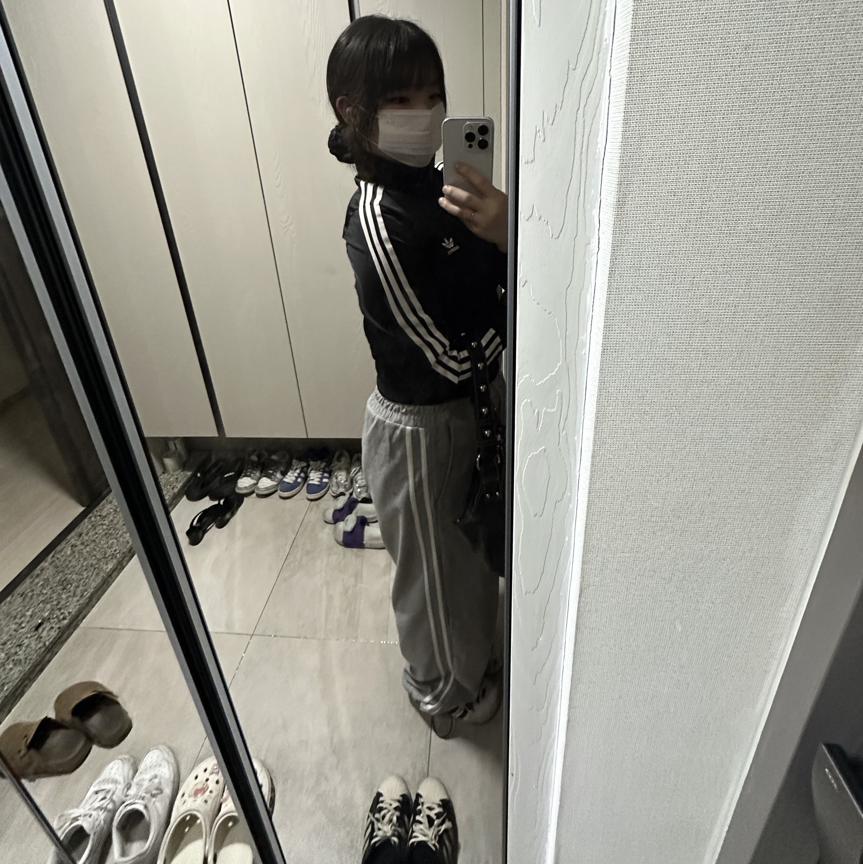 (W) Adidas Adicolor Classic Firebird Track Top Black - KR Sizing, Nike Air Force 1 '07 Low White 착용 스타일 - 1