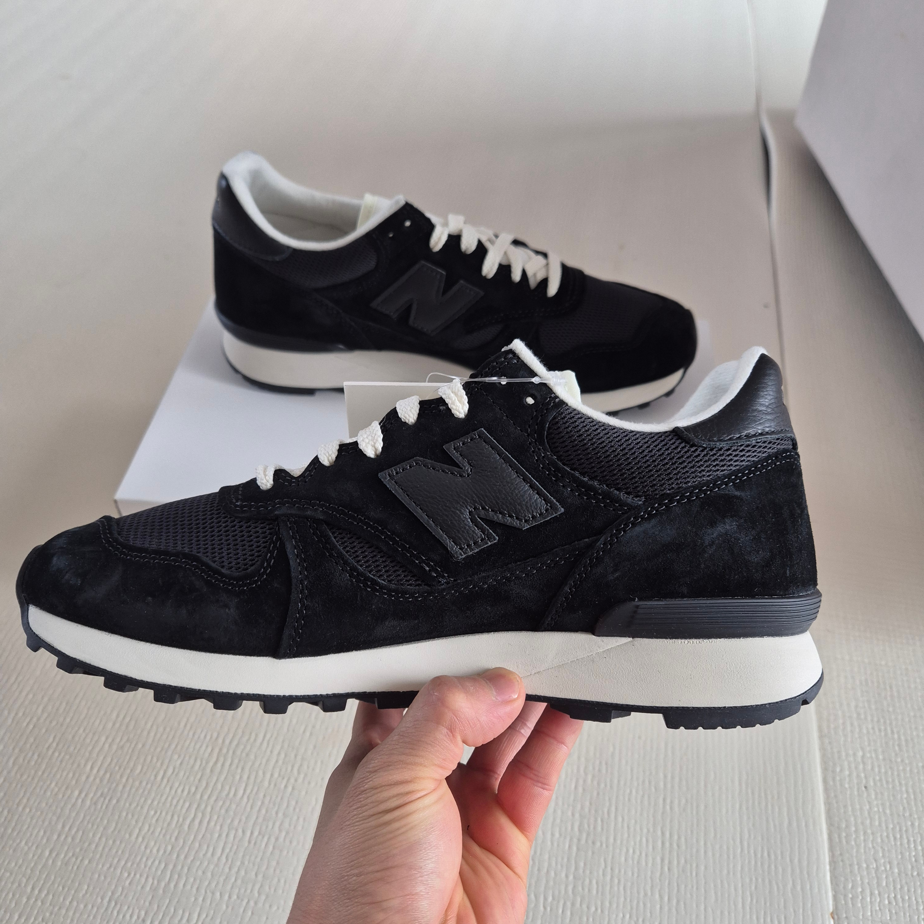 New Balance x JJJJound 475 Black White 착용 스타일 - 2
