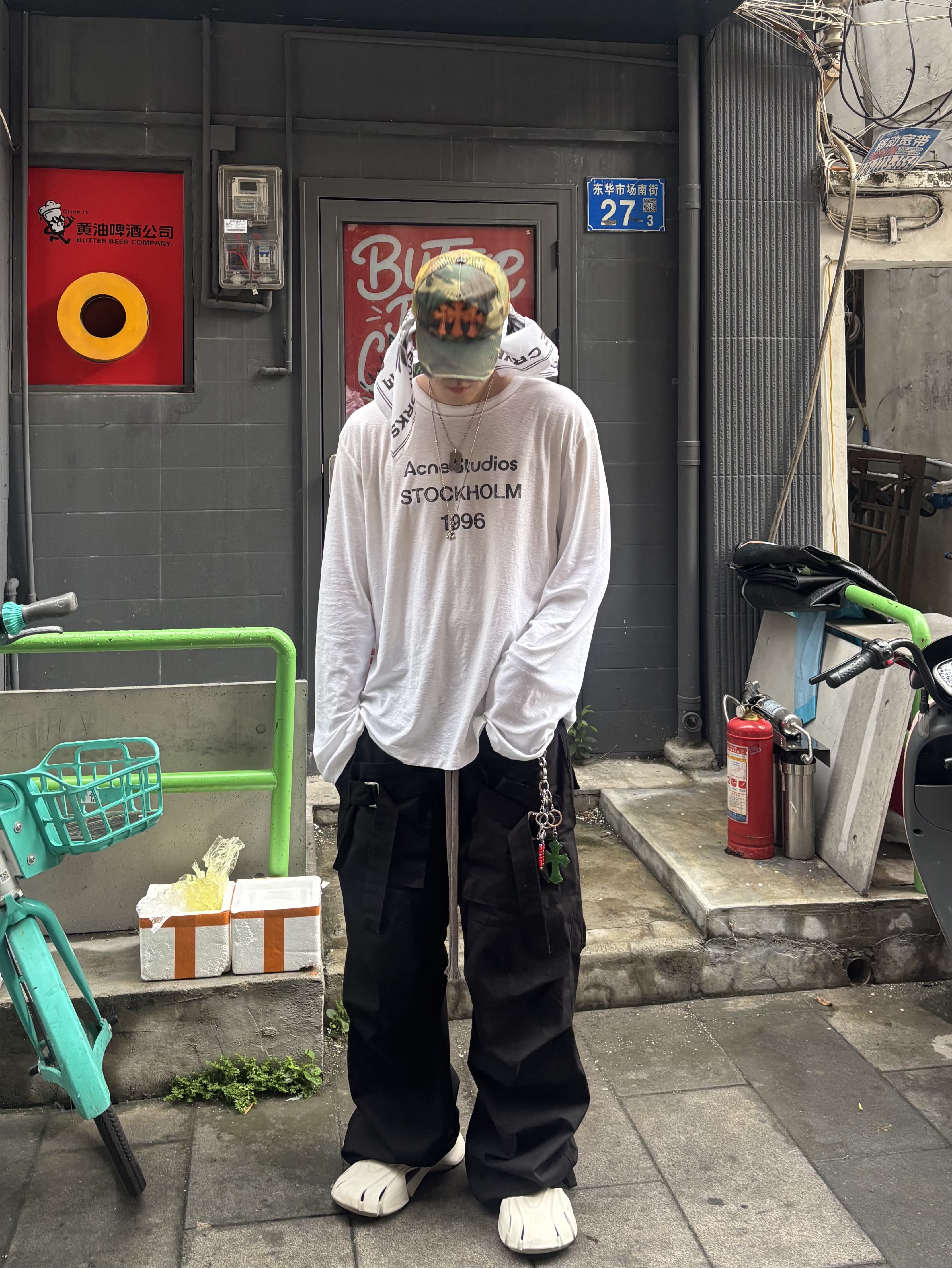 Wapworks Wide Safety Cargo Pants Black, Acne Studios Logo Long Sleeve T-Shirt Dusty White 착용 스타일 - 5