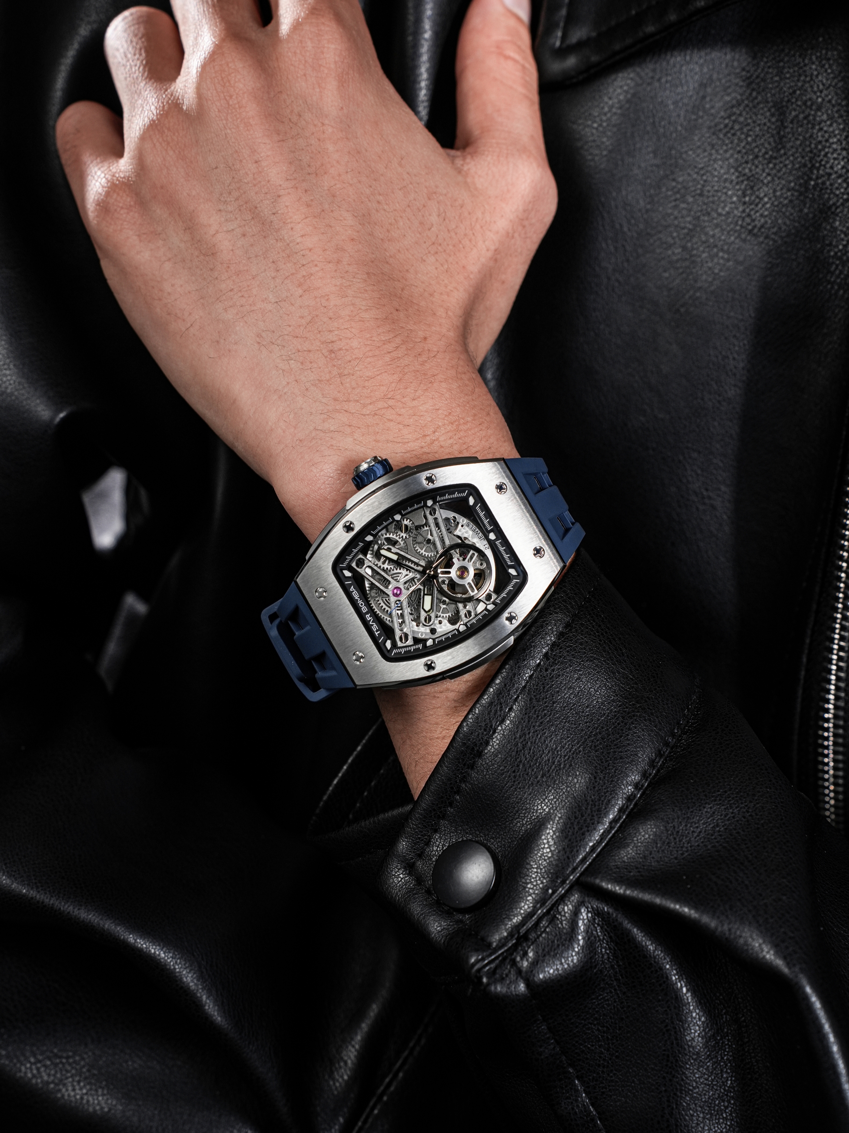 Tsar Bomba Elemental Automatic Watch TB8228A Silver Blue 착용 스타일