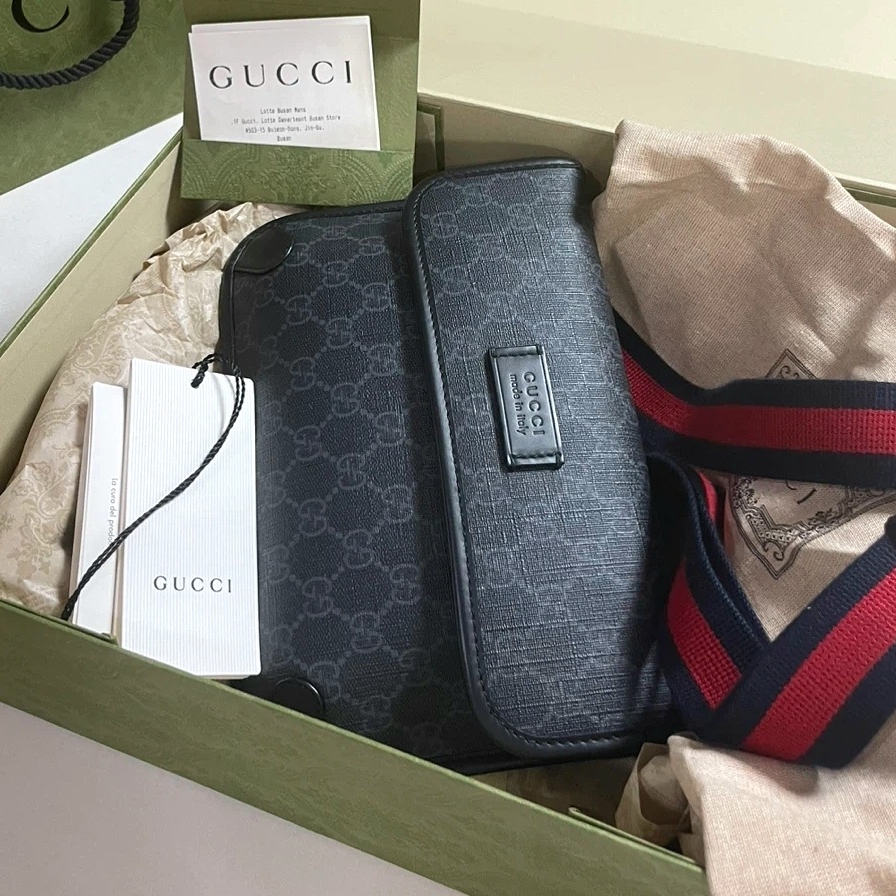 Gucci GG Small Belt Bag Black 착용 스타일 - 1