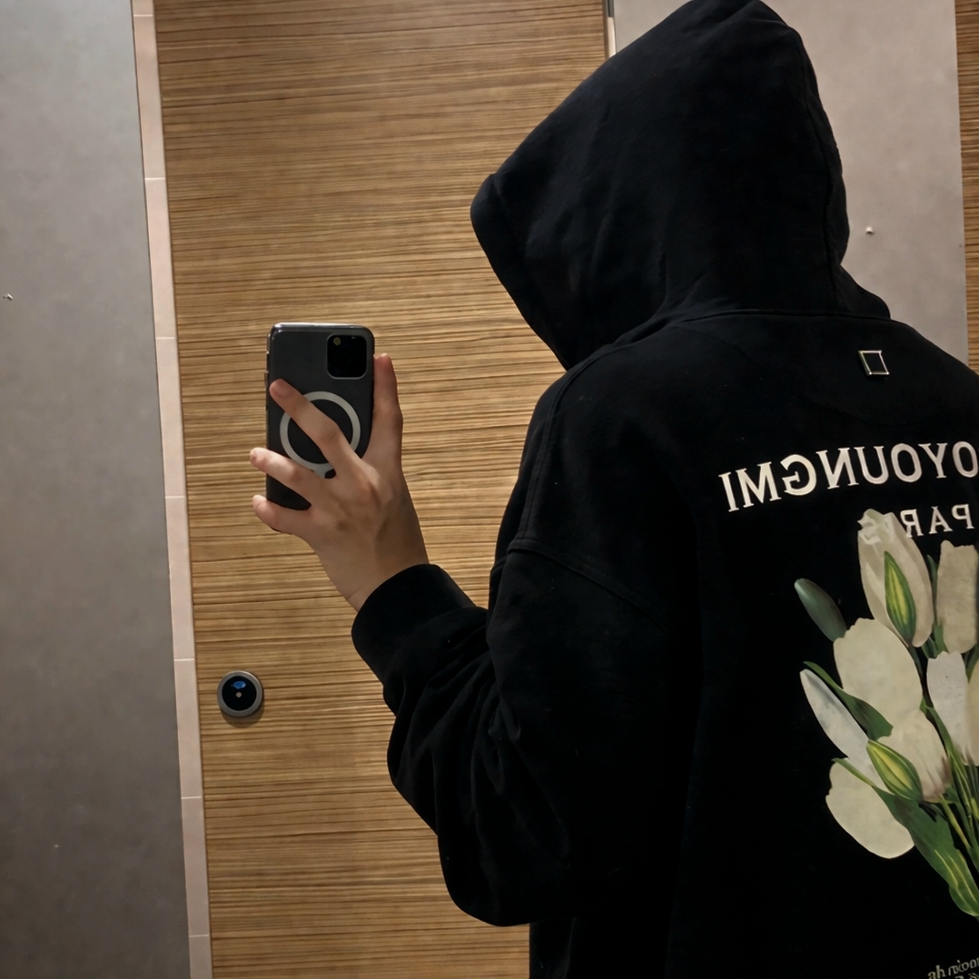 Wooyoungmi Flower Print Back Logo Hoodie Black - 22SS 착용 스타일 - 2