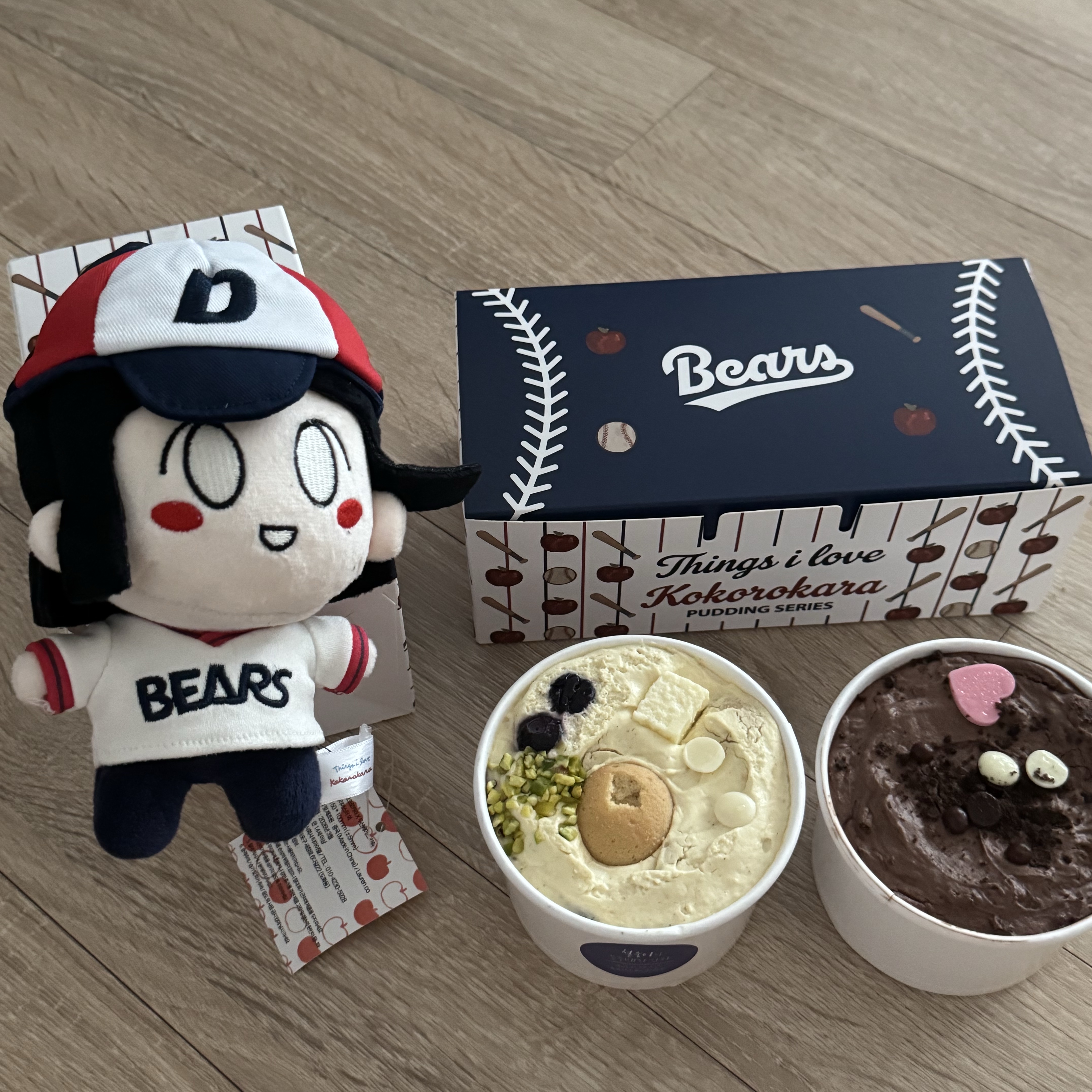 [KREAM 단독] Doosan Bears x Kokorokara Hustle Pudding 2pcs & Kokoro Bear Keyring Set 착용 스타일 - 1