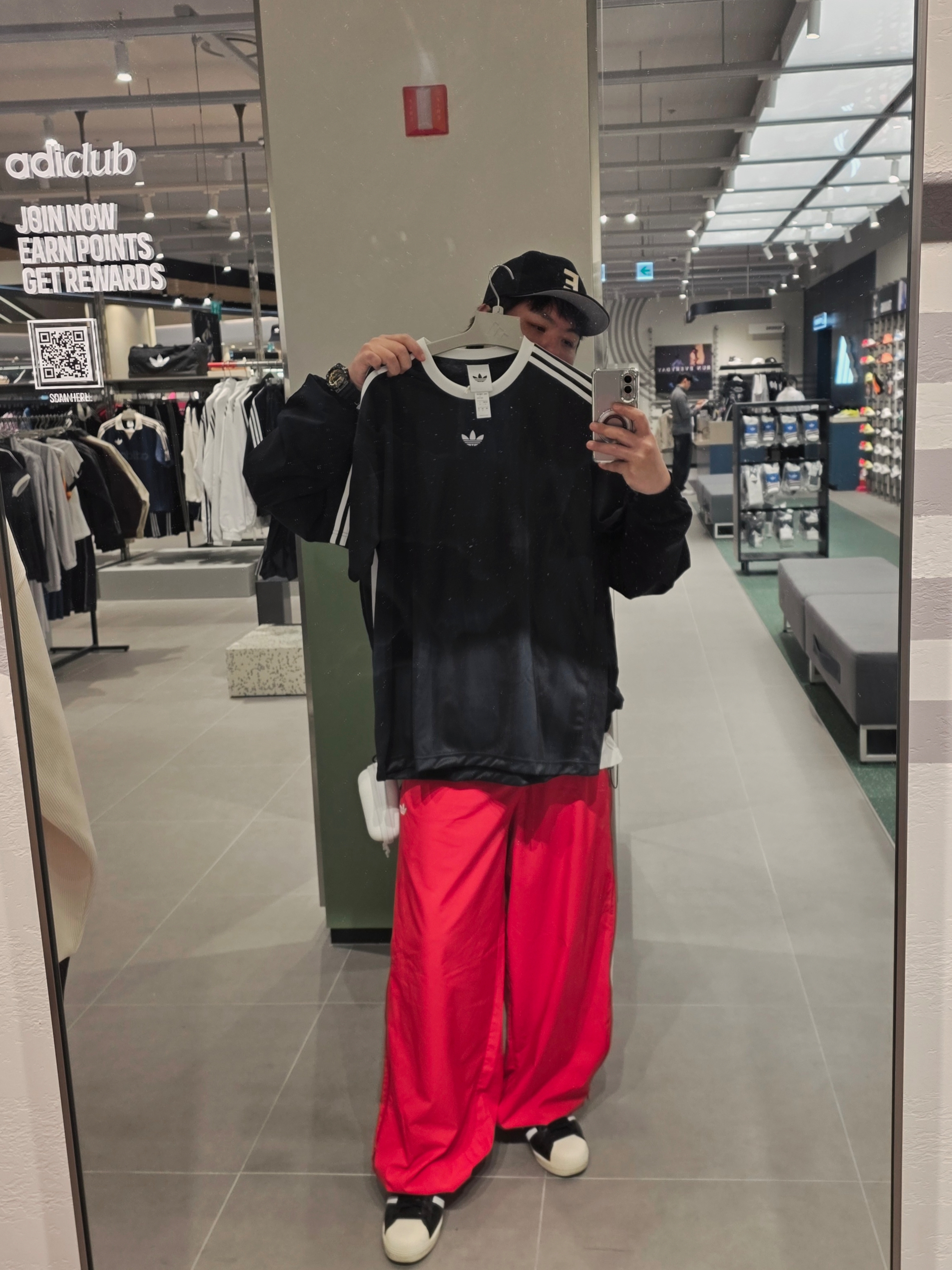Adidas Adicolor Jacquard Jersey Black - KR Sizing, (W) Adidas Adilenium Season 3 Zip Track Pants Better Scarlet - KR Sizing 착용 스타일 - 1