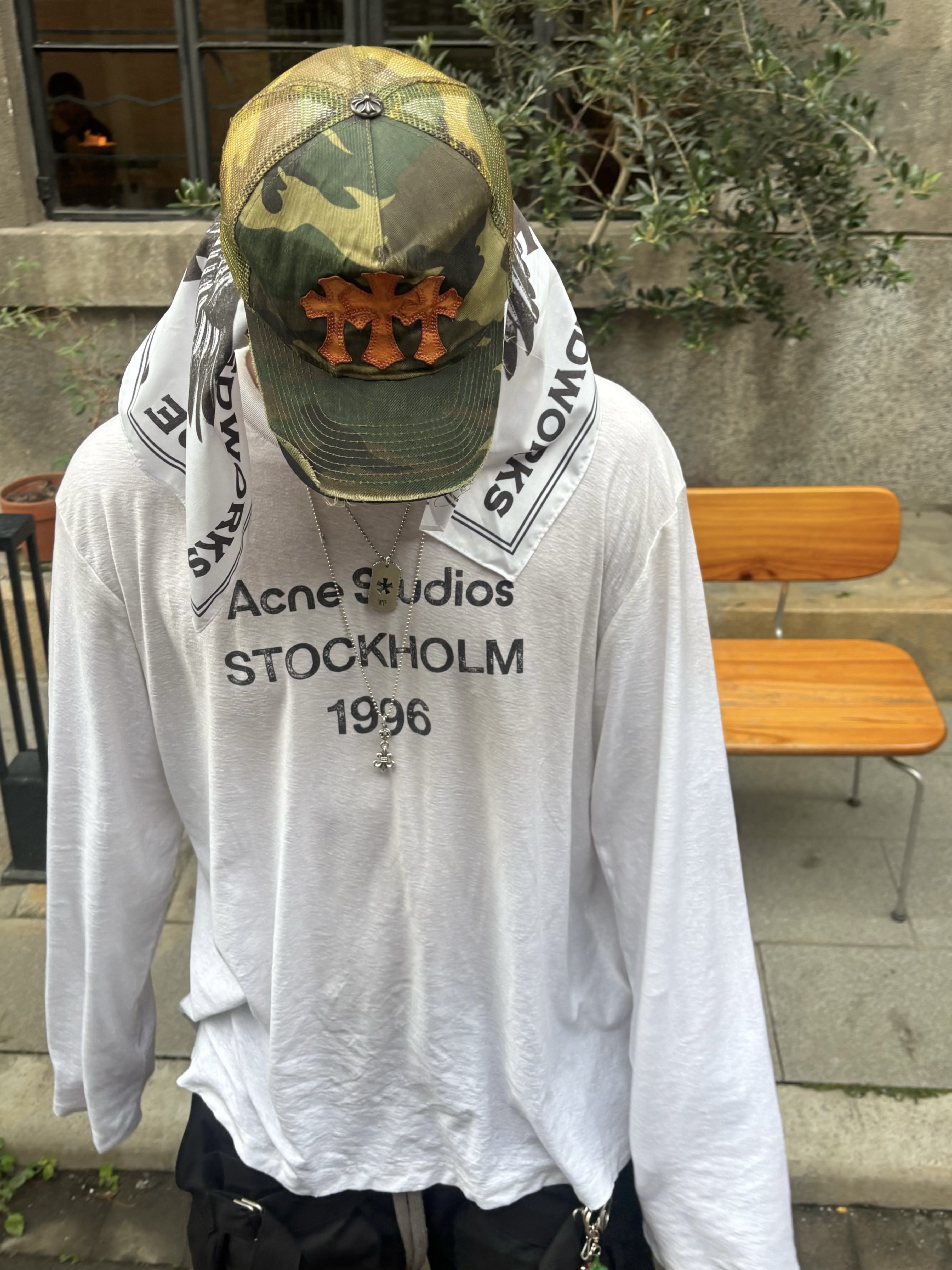 Wapworks Wide Safety Cargo Pants Black, Acne Studios Logo Long Sleeve T-Shirt Dusty White 착용 스타일 - 4