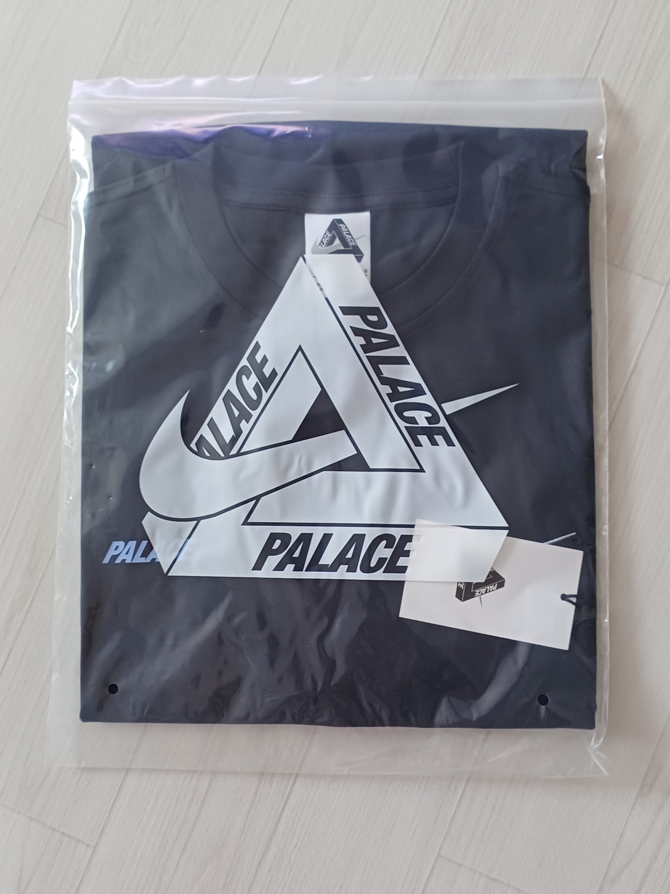 Palace x Nike Font Swoosh T-Shirt Black - 26SS 착용 스타일