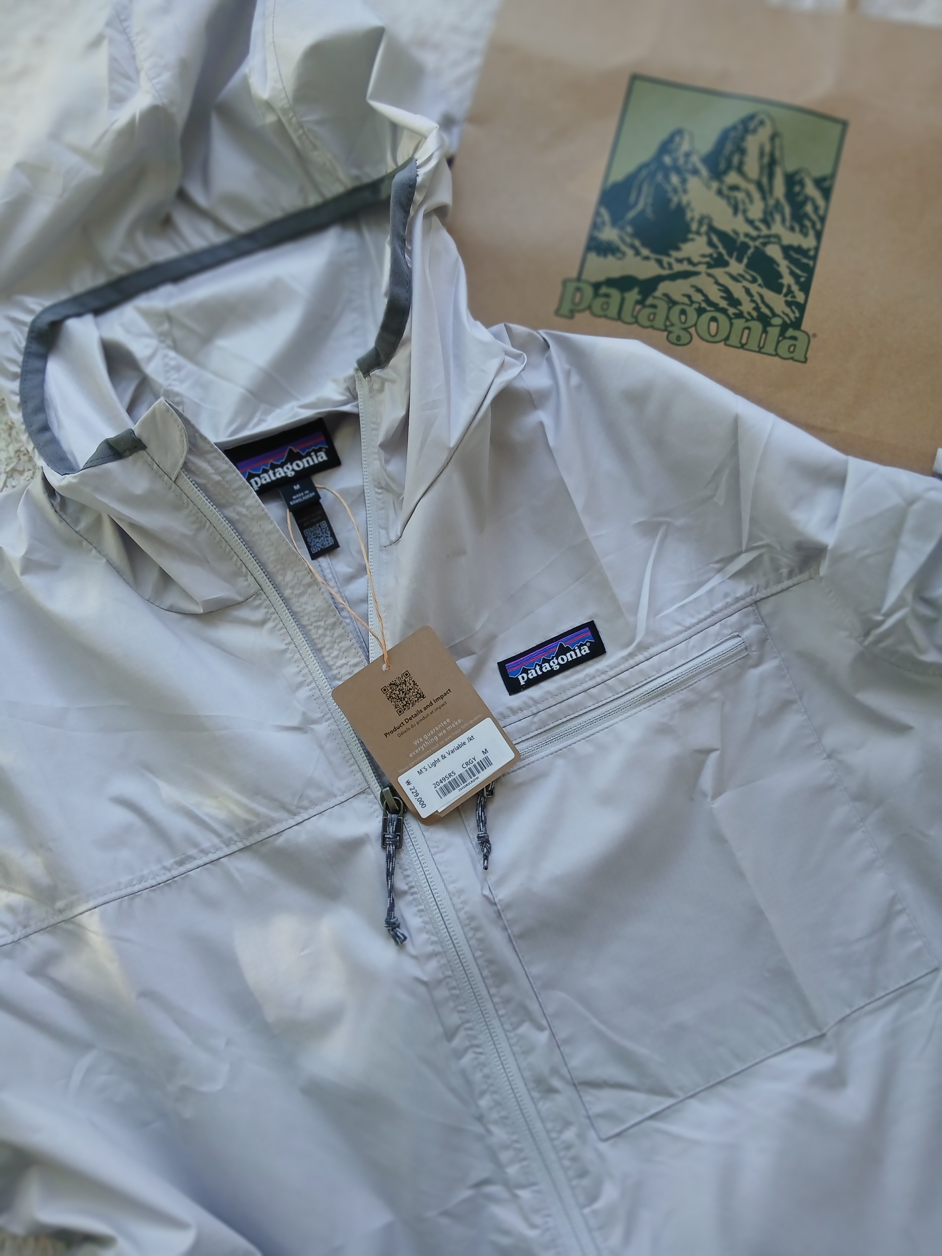 Patagonia Light Variable Jacket Crisp Grey 착용 스타일 - 1