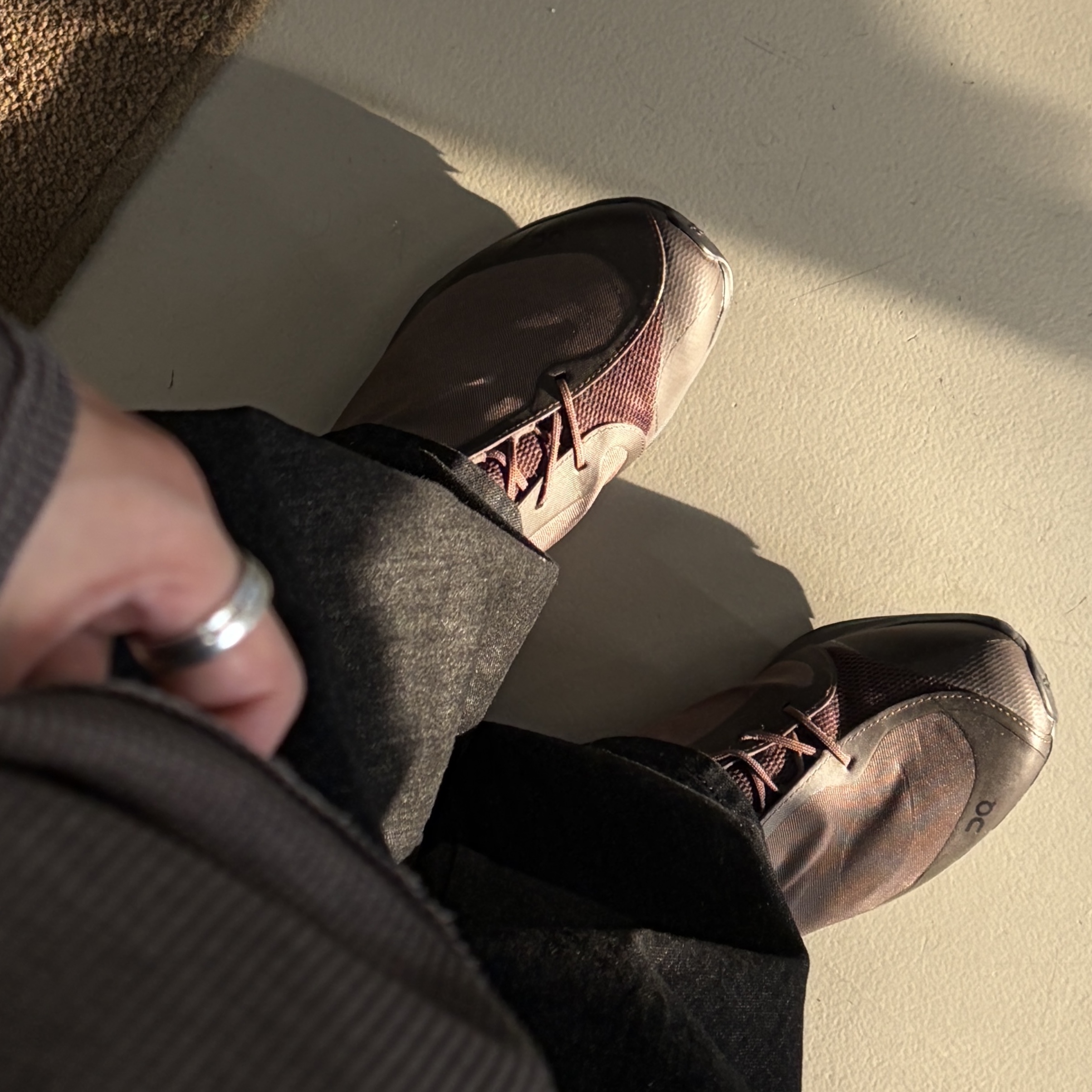 On Running x Post Archive Faction (Paf) Cloudventure Peak Cacao Espresso 착용 스타일