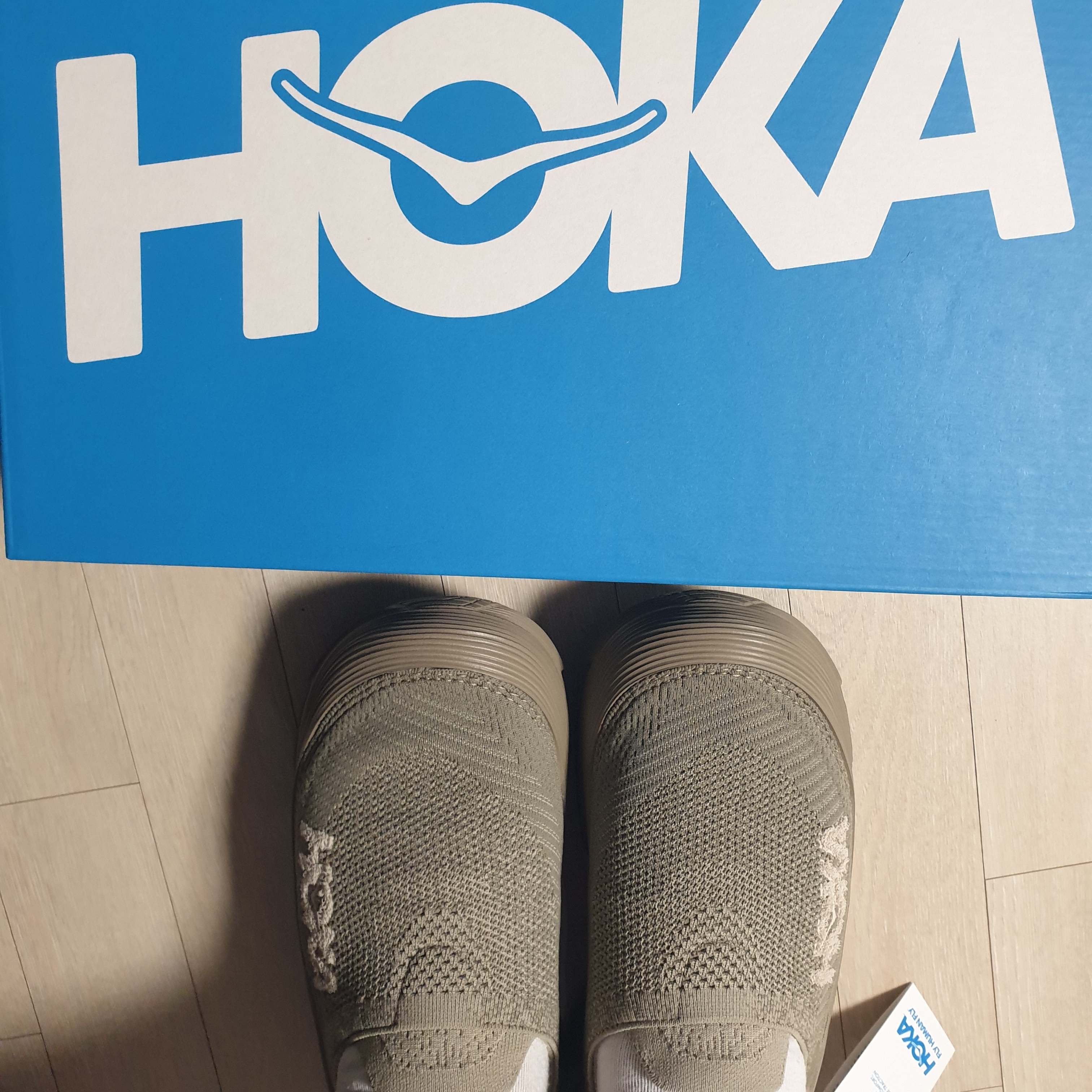 Hoka Restore TC Dune Oxford Tan 착용 스타일