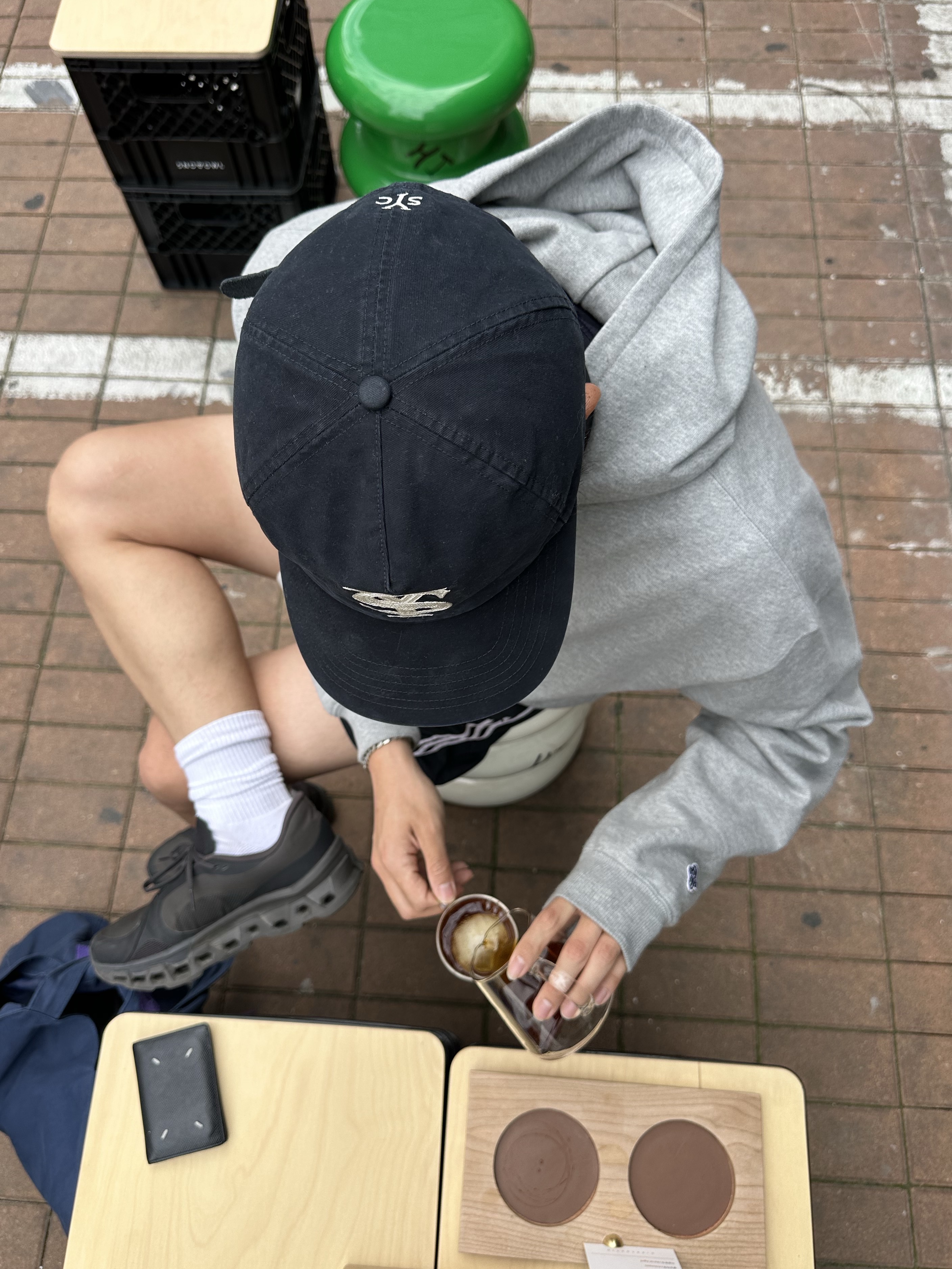 Sunday Ceremony Sy Logo 5 Panel Cotton Cap - Navy, On Running x Post Archive Faction (Paf) Cloudmonster 2 Thorn Brown 착용 스타일 - 2