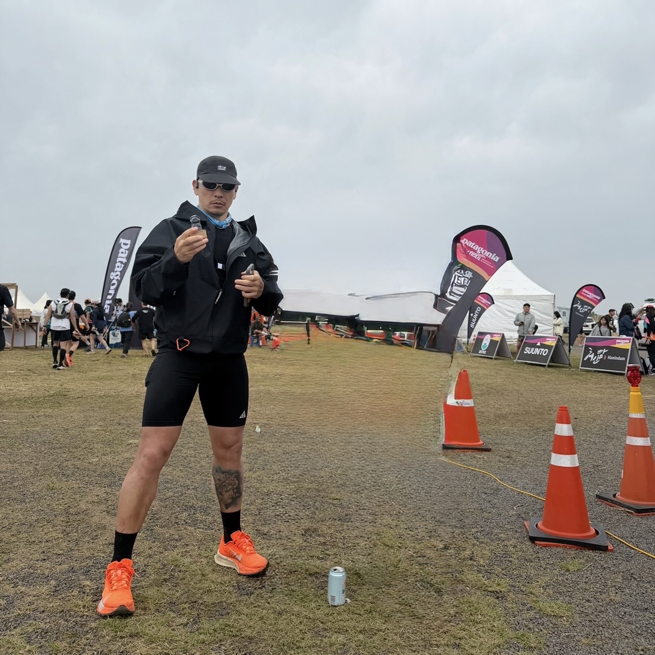 Nike ACG Ultrafly Trail Hyper Crimson Total Orange, Nike ACG Lava Loops Dri-Fit ADV Half Trail Running Tights Black Summit White - Asia 착용 스타일