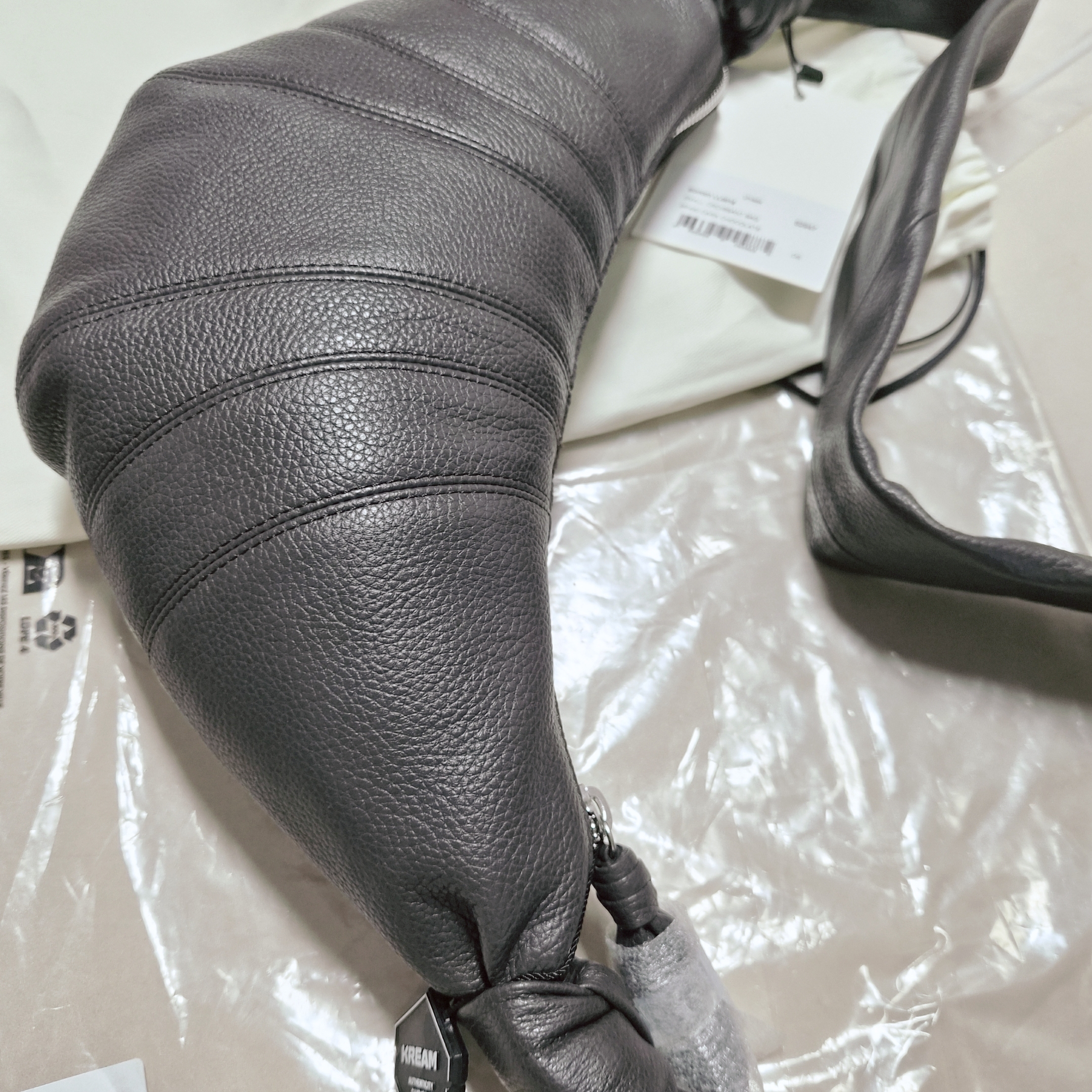 Lemaire Small Croissant Bag Soft Grained Leather Dark Chocolate, (W) Nike Cortez Light Armory Blue 착용 스타일 - 3