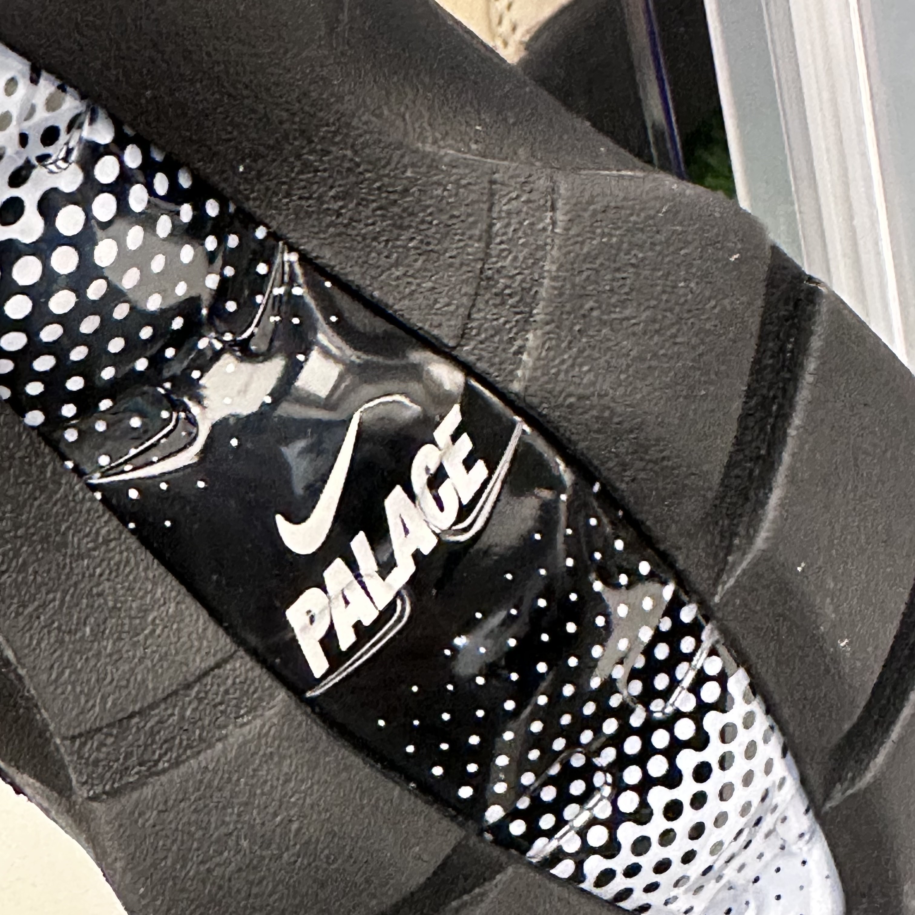 Nike x Palace Air Max 95 Metallic Silver Aluminum 착용 스타일 - 4