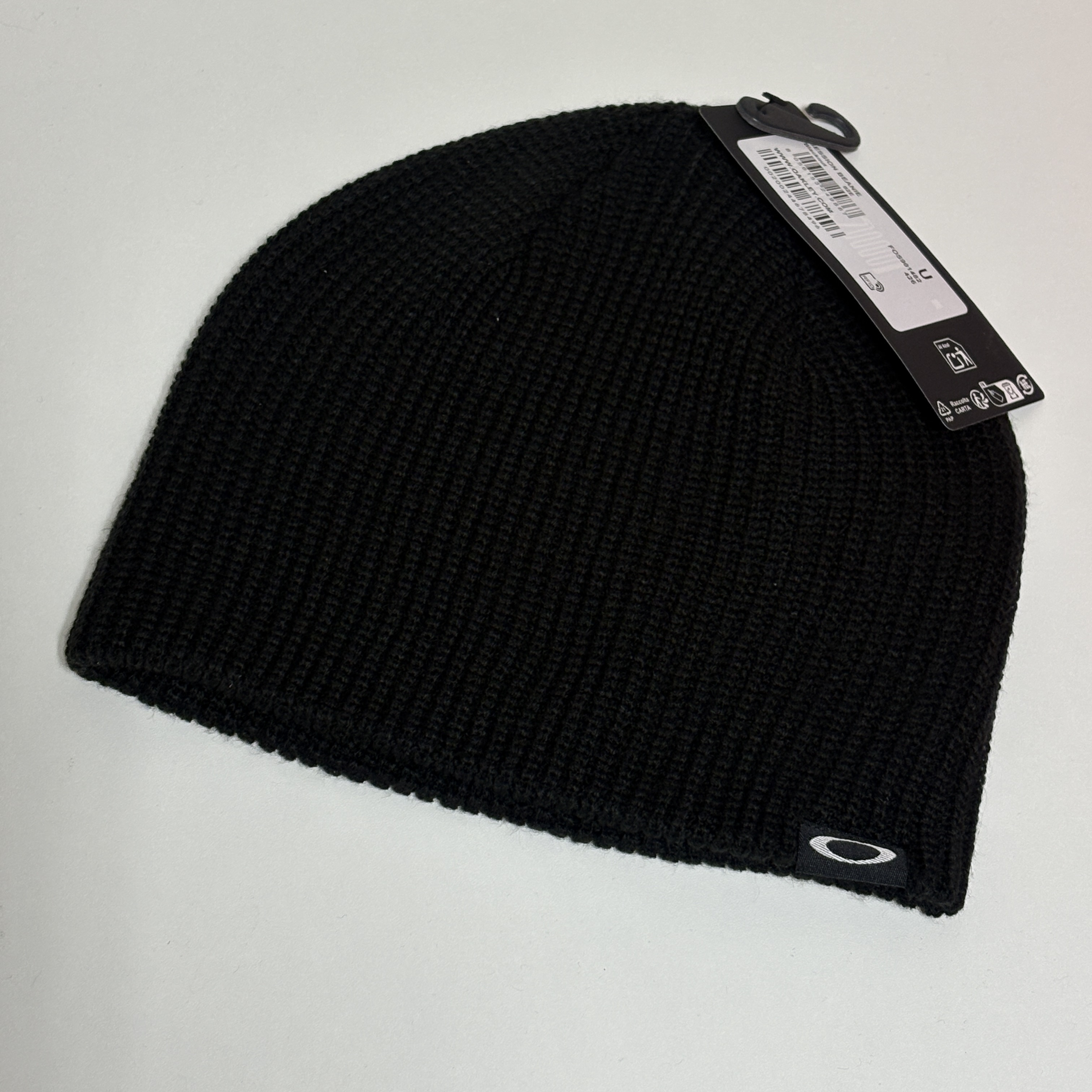 Oakley Session Beanie Blackout 착용 스타일