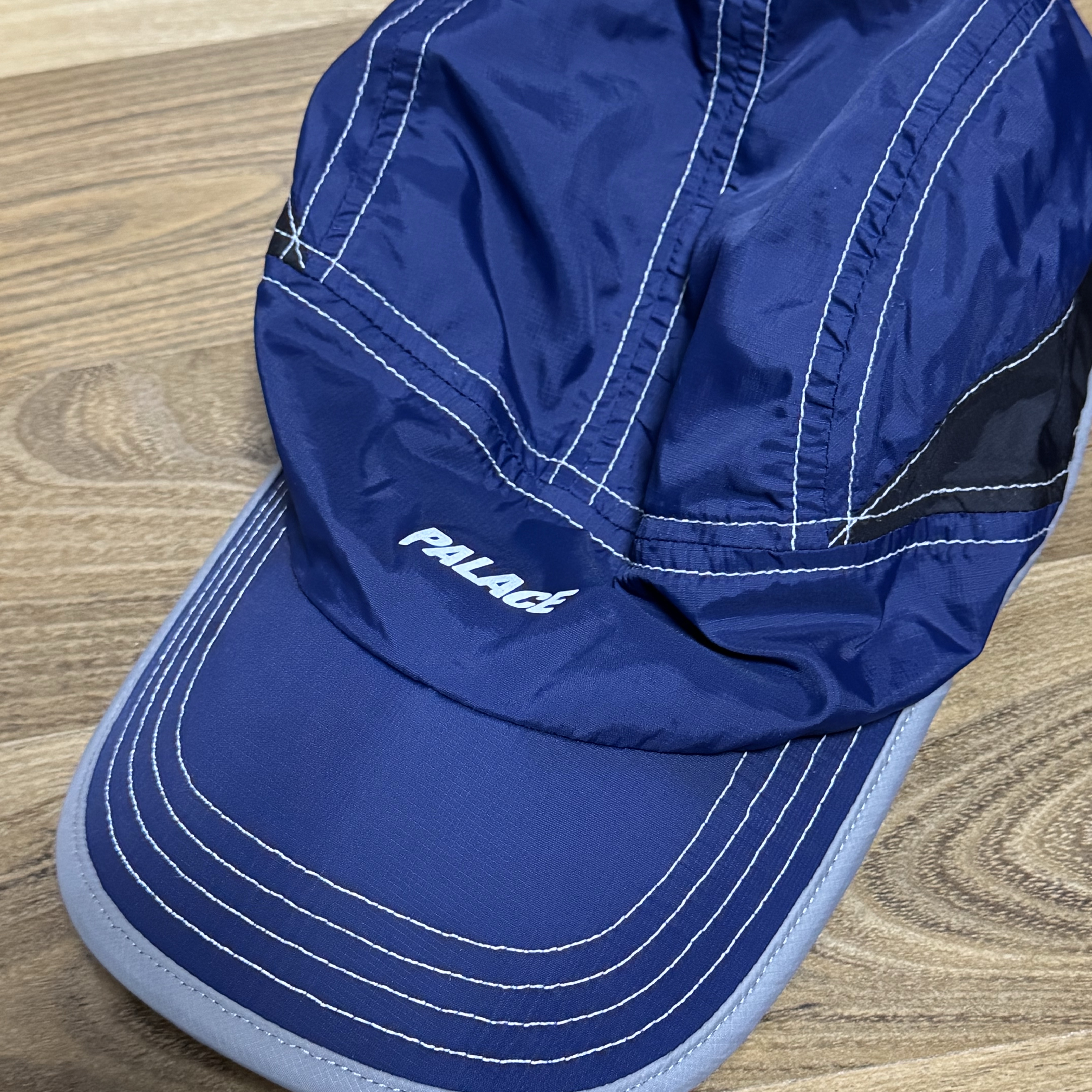 Palace Reflecto Runner Navy Black - 23SS 착용 스타일