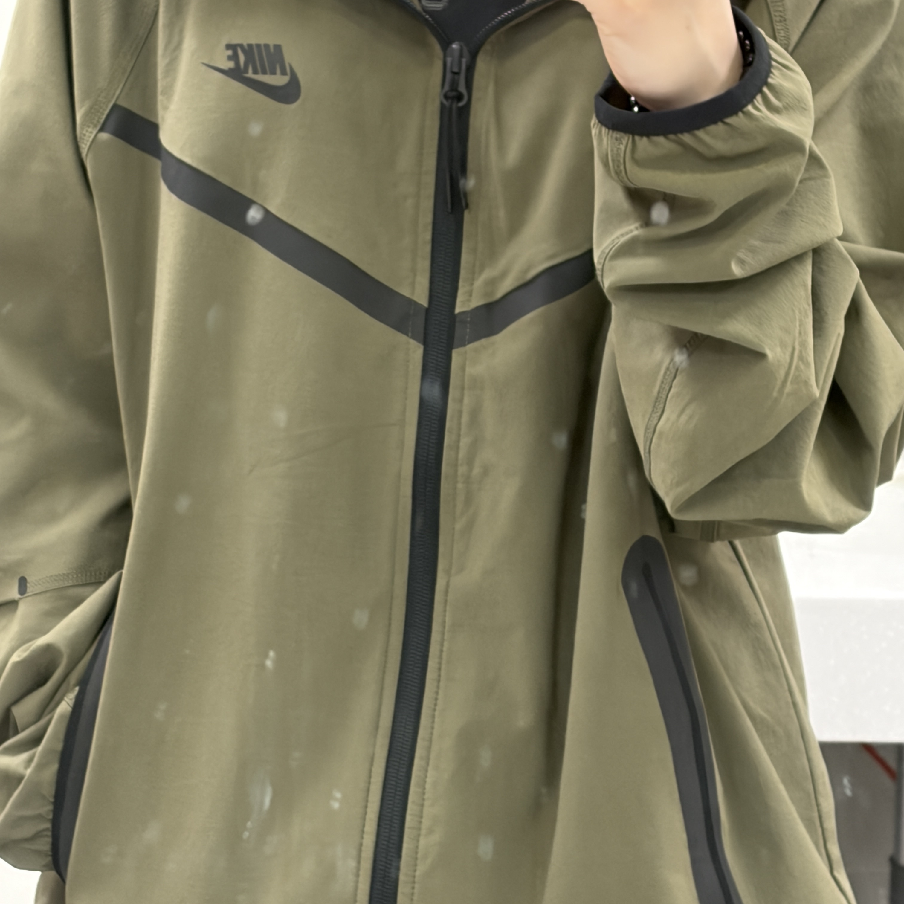 Nike Tech Windrunner Woven Full Zip Jacket Medium Olive Black - Asia 착용 스타일