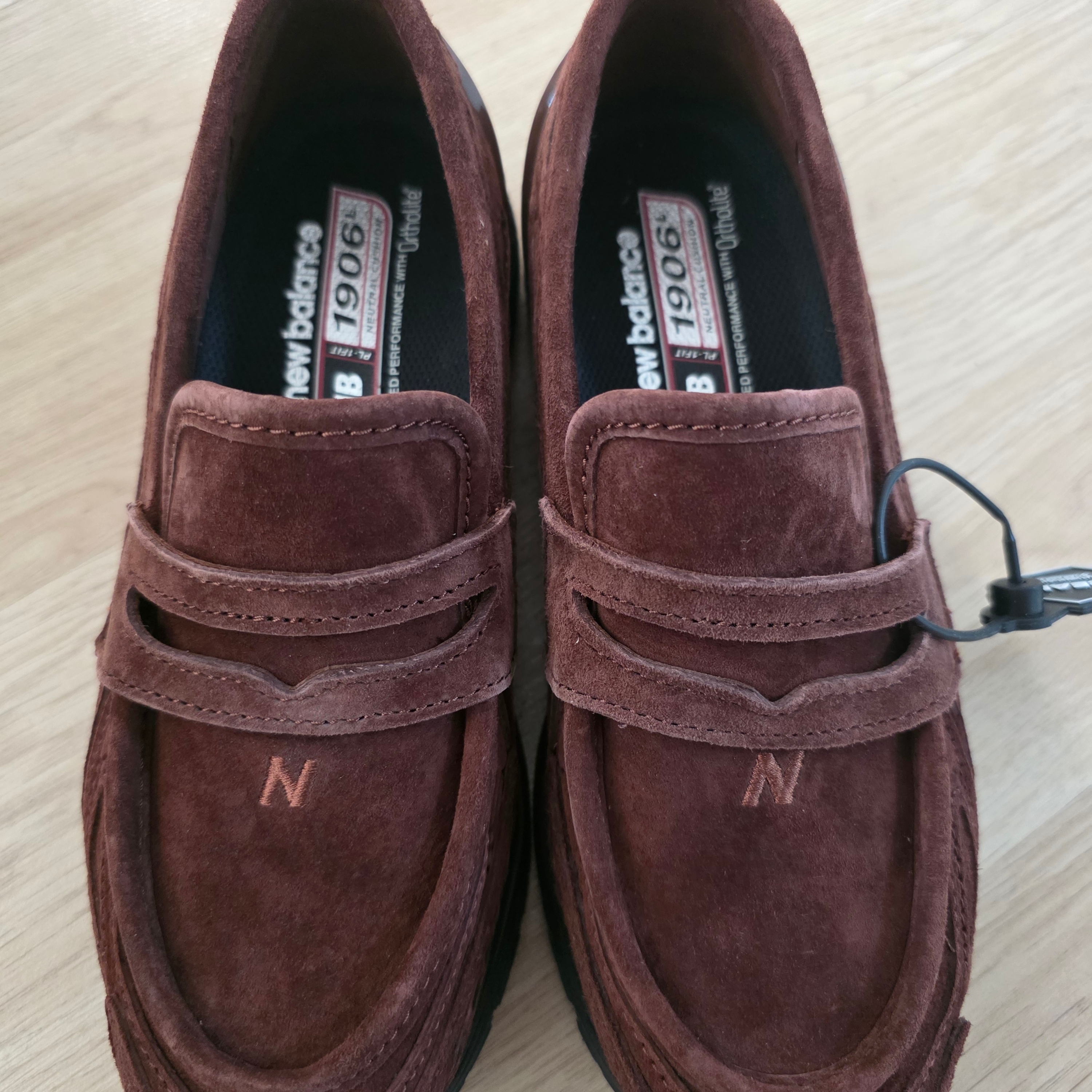 New Balance 1906L Rich Oak 착용 스타일 - 1