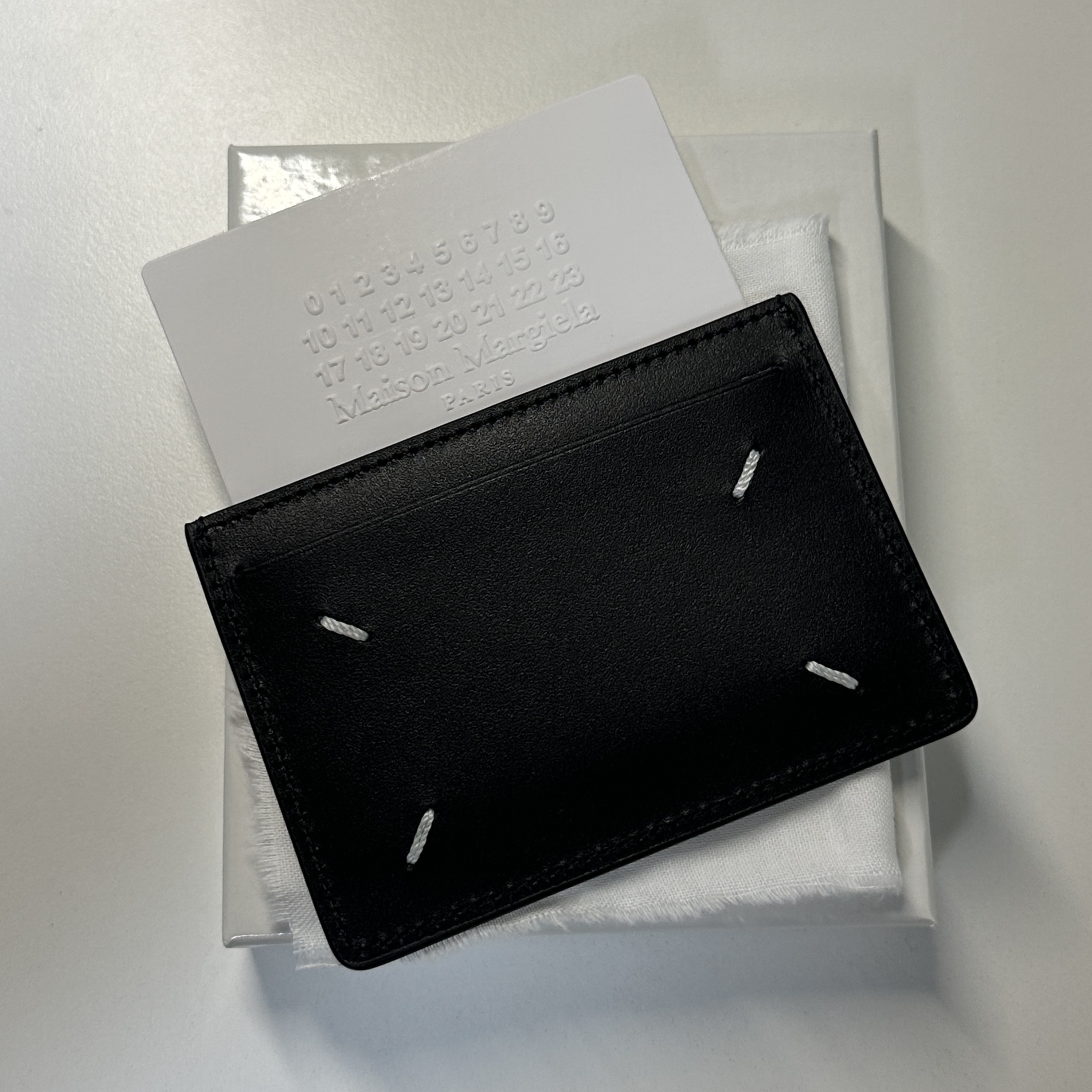 Maison Margiela Four Stitch Card Holder Black 착용 스타일