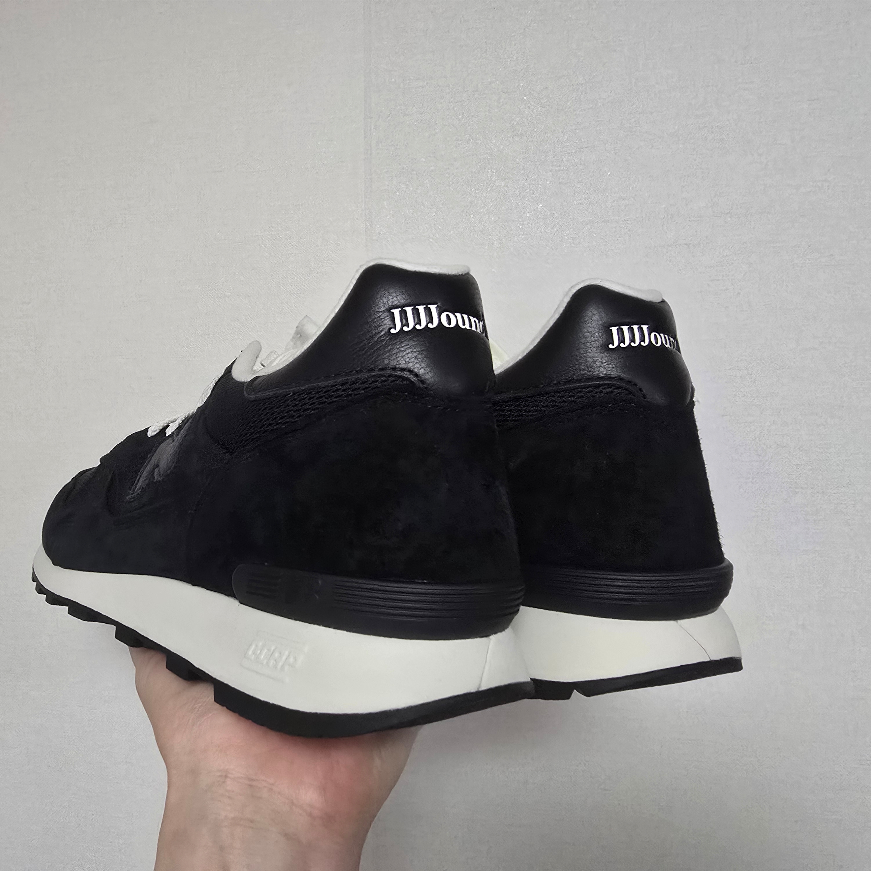 New Balance x JJJJound 475 Black White 착용 스타일 - 3