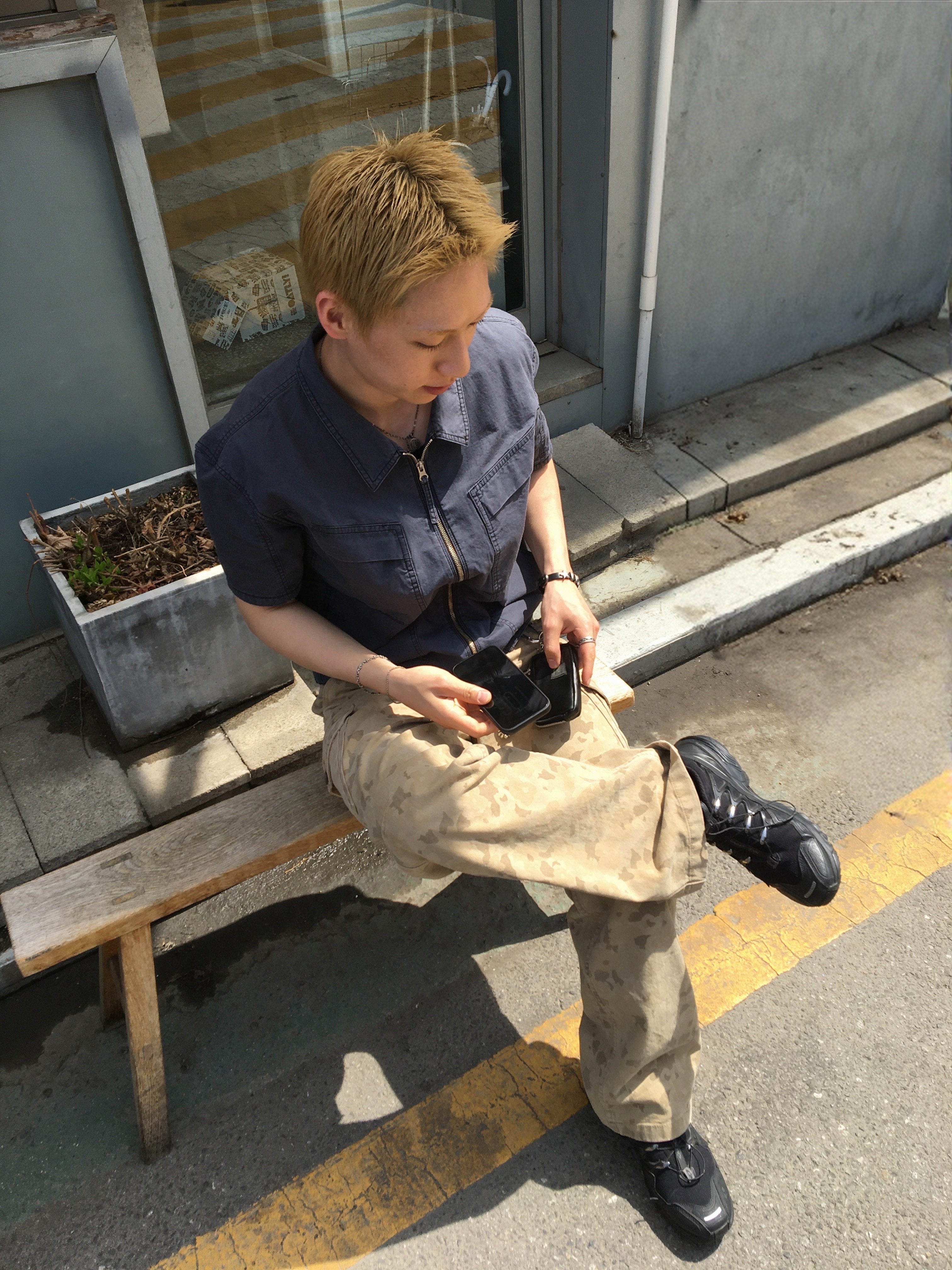 CHOWOO Overlap Pocket Camo Pants Washed Beige, CHOWOO Vintage Washed Flap Pockets Work Shacket  Washed Charcoal 착용 스타일 - 3
