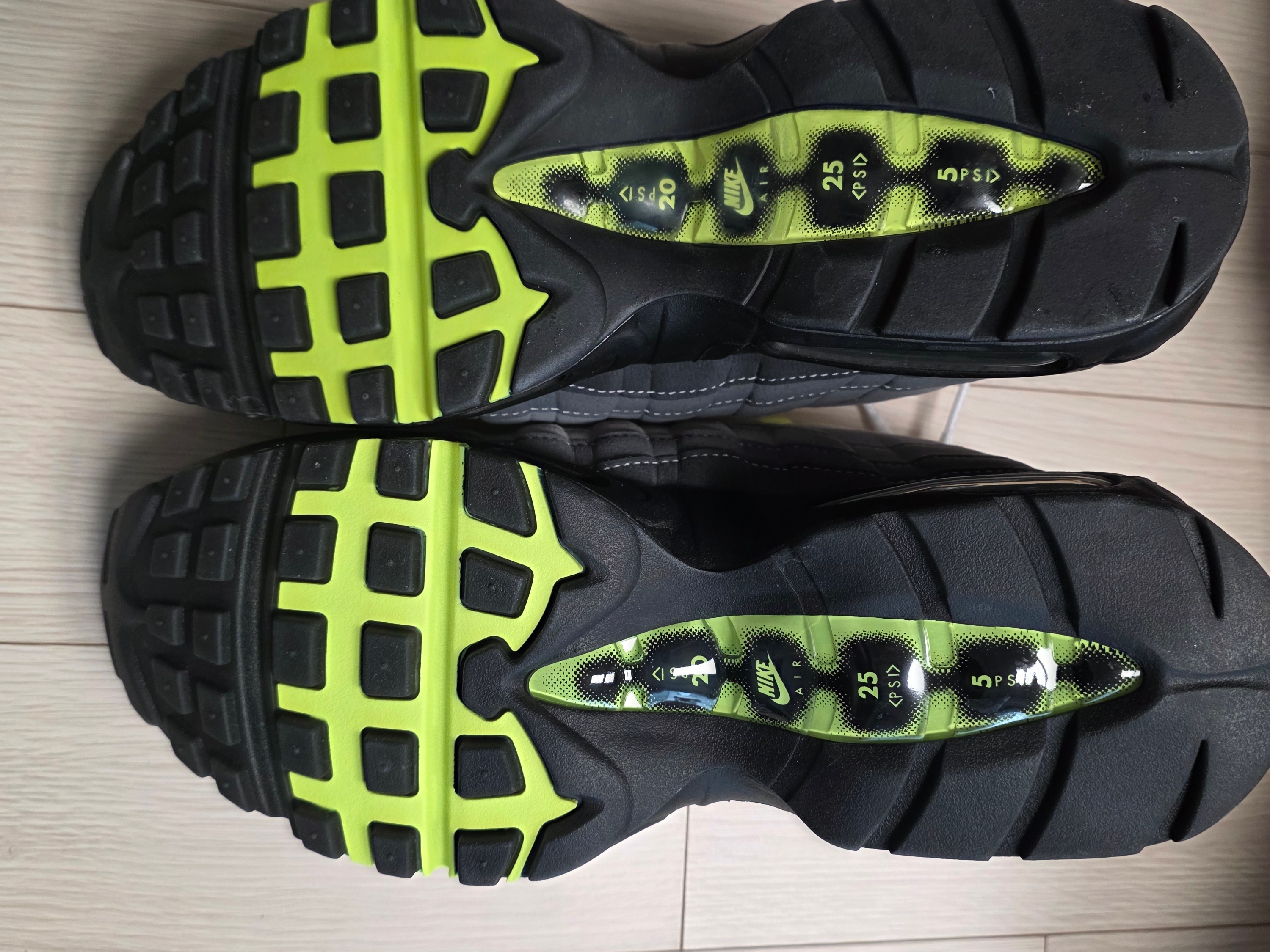 Nike Air Max 95 OG Neon, Nike Air Max 95 OG Neon Yellow 2020 착용 스타일 - 7
