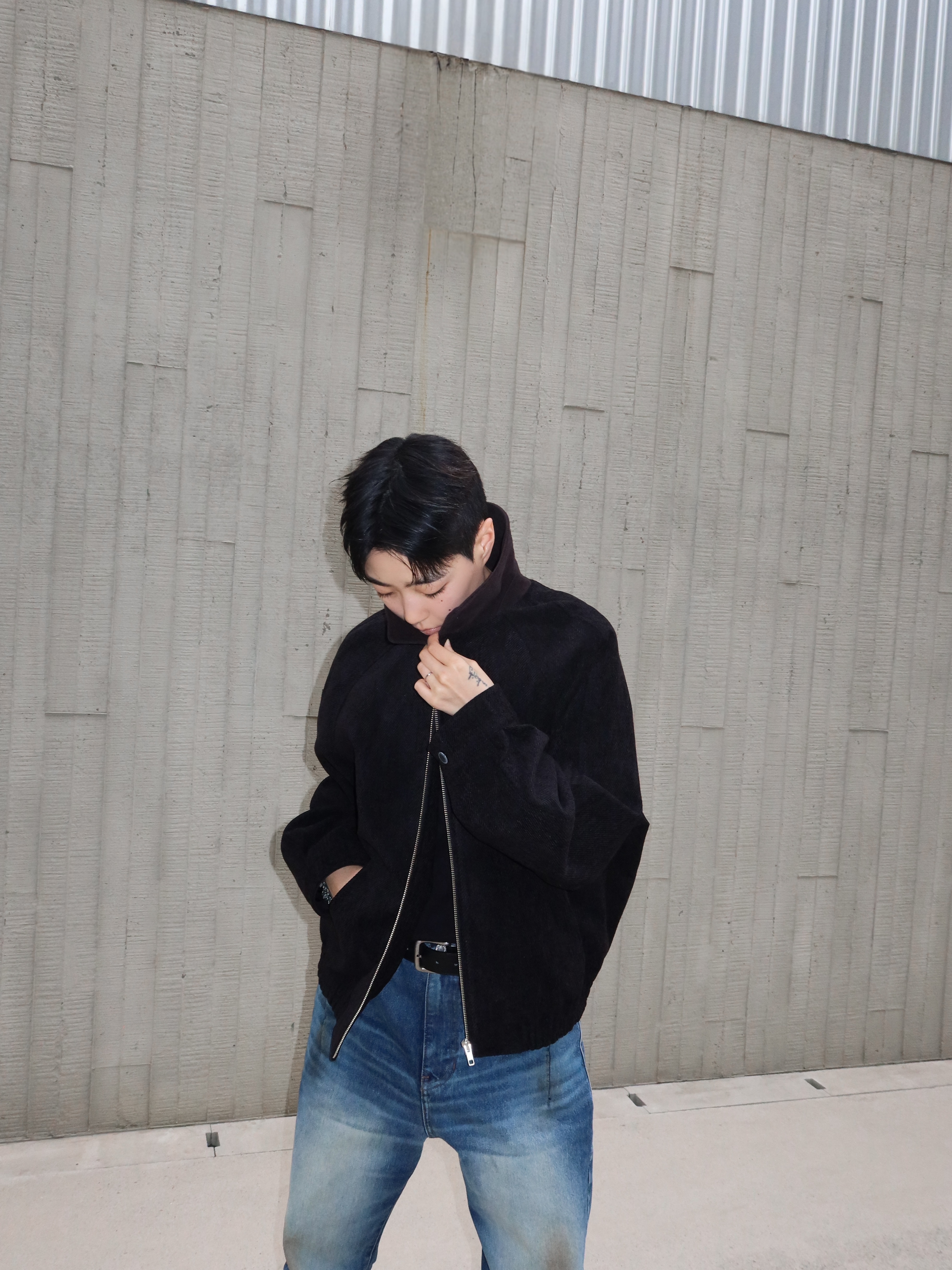 Hono Report Lash Tab Raglan Jacket Black, Farfromwhat Far Aged Flare Jeans 착용 스타일 - 4