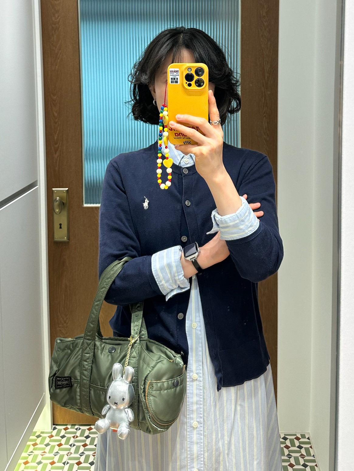 Nike x Jacquemus Moon Shoe SP University Red and Bicycle Yellow, Porter Tanker Duffle Bag S Sage Green 착용 스타일 - 2
